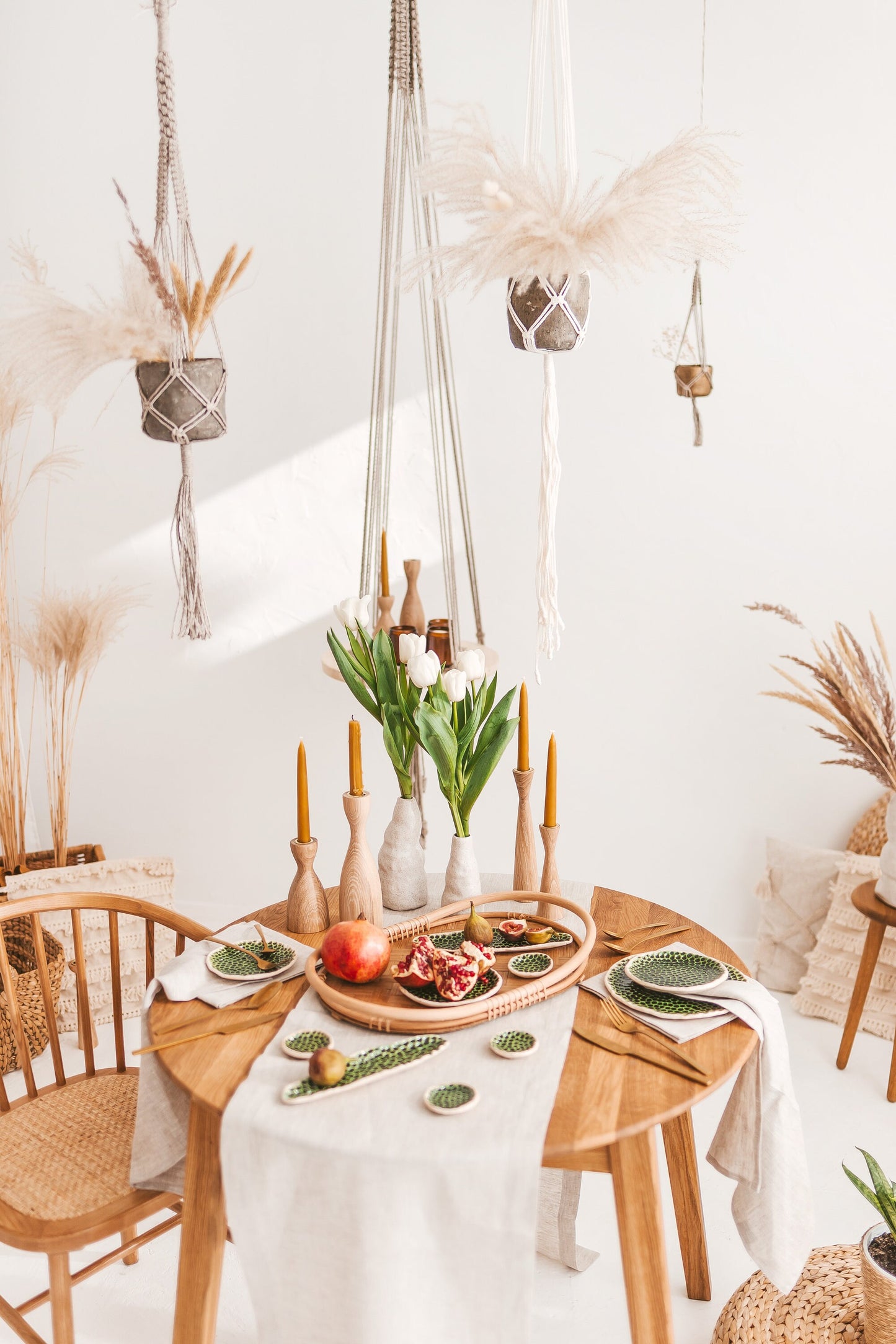 2er Set lange handgedrechselte Kerzenständer aus Holz – elegantes Eichen-Design