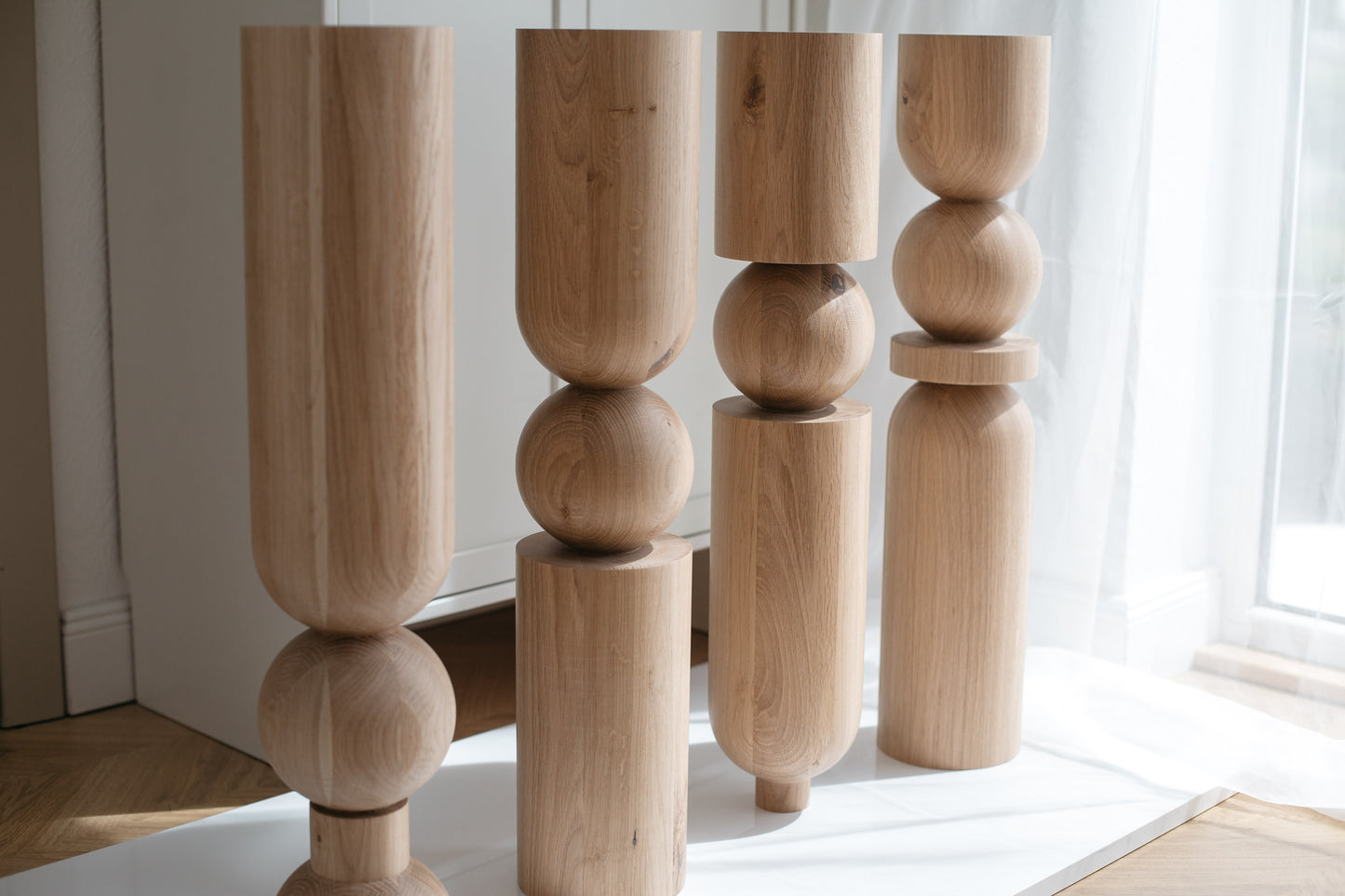 Holztisch- & Bartischbein mit Kugelfuß – Handgefertigtes Design, H690 mm
