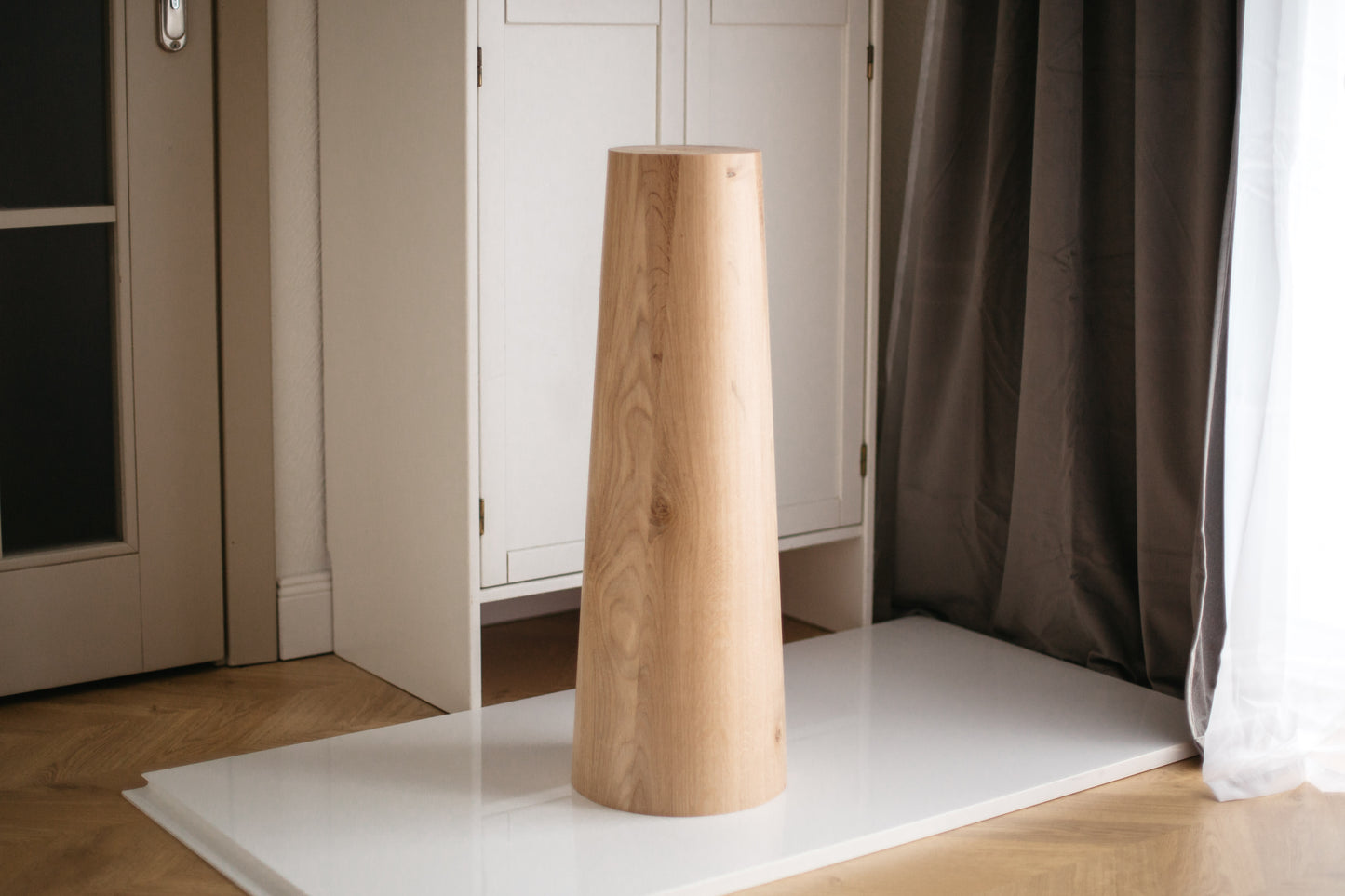 Konisches Esstischbein aus Holz – Drechselgestell, H700 mm