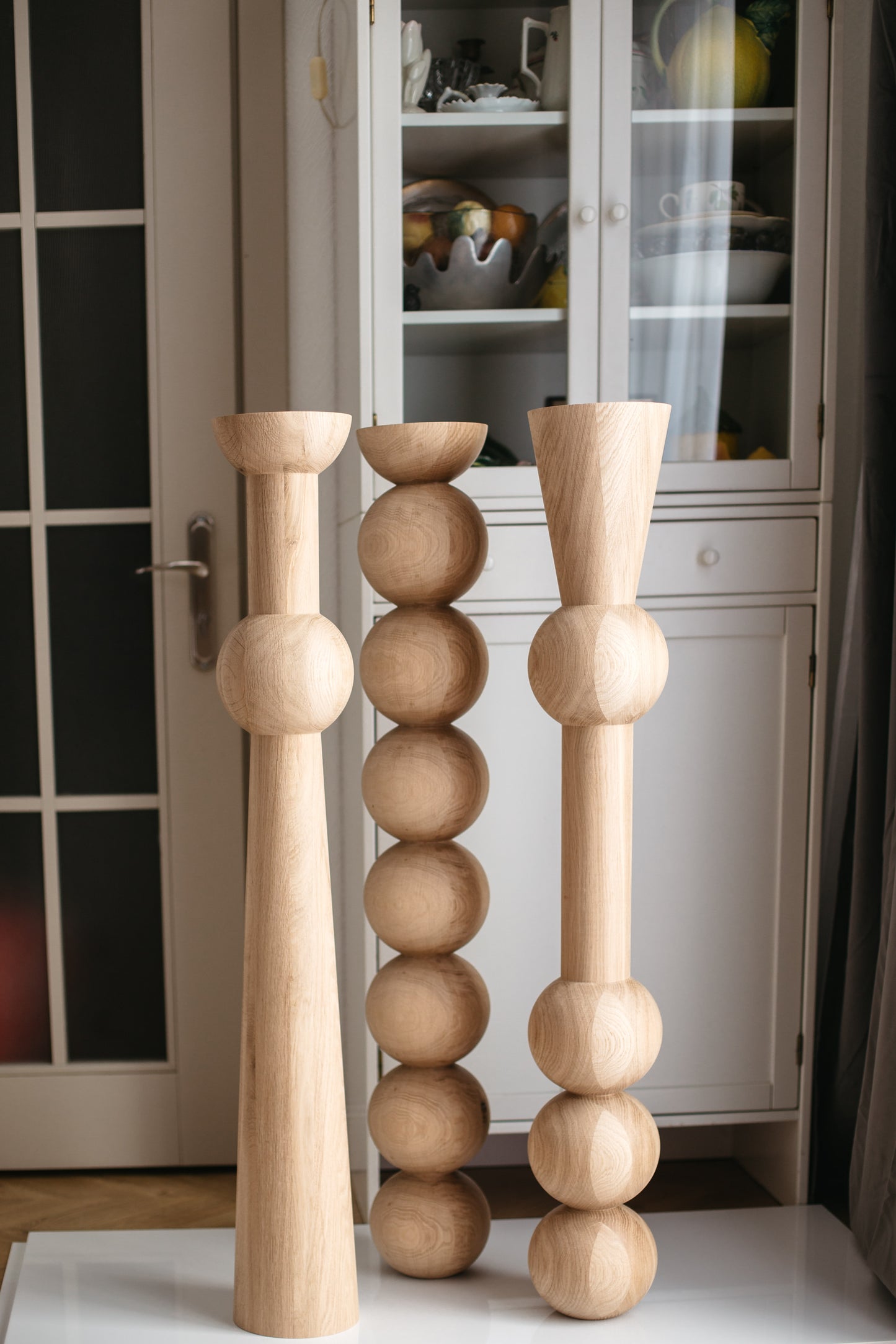 Hoher Holztisch & Barstützbein – Drechseldesign, H1100 mm