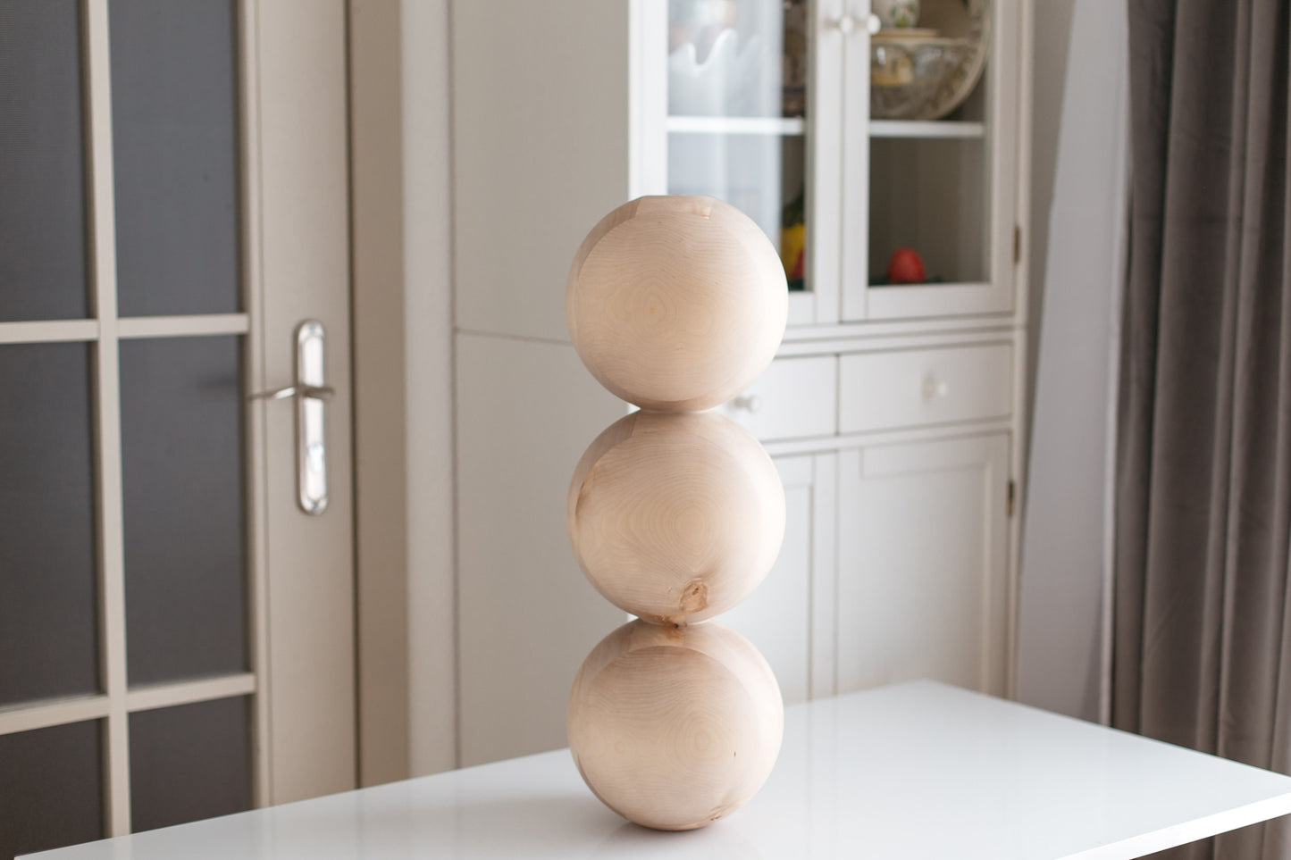 Holztisch- & Couchtischbein mit Dreikugel-Detail – Handgefertigtes Design, H612 mm