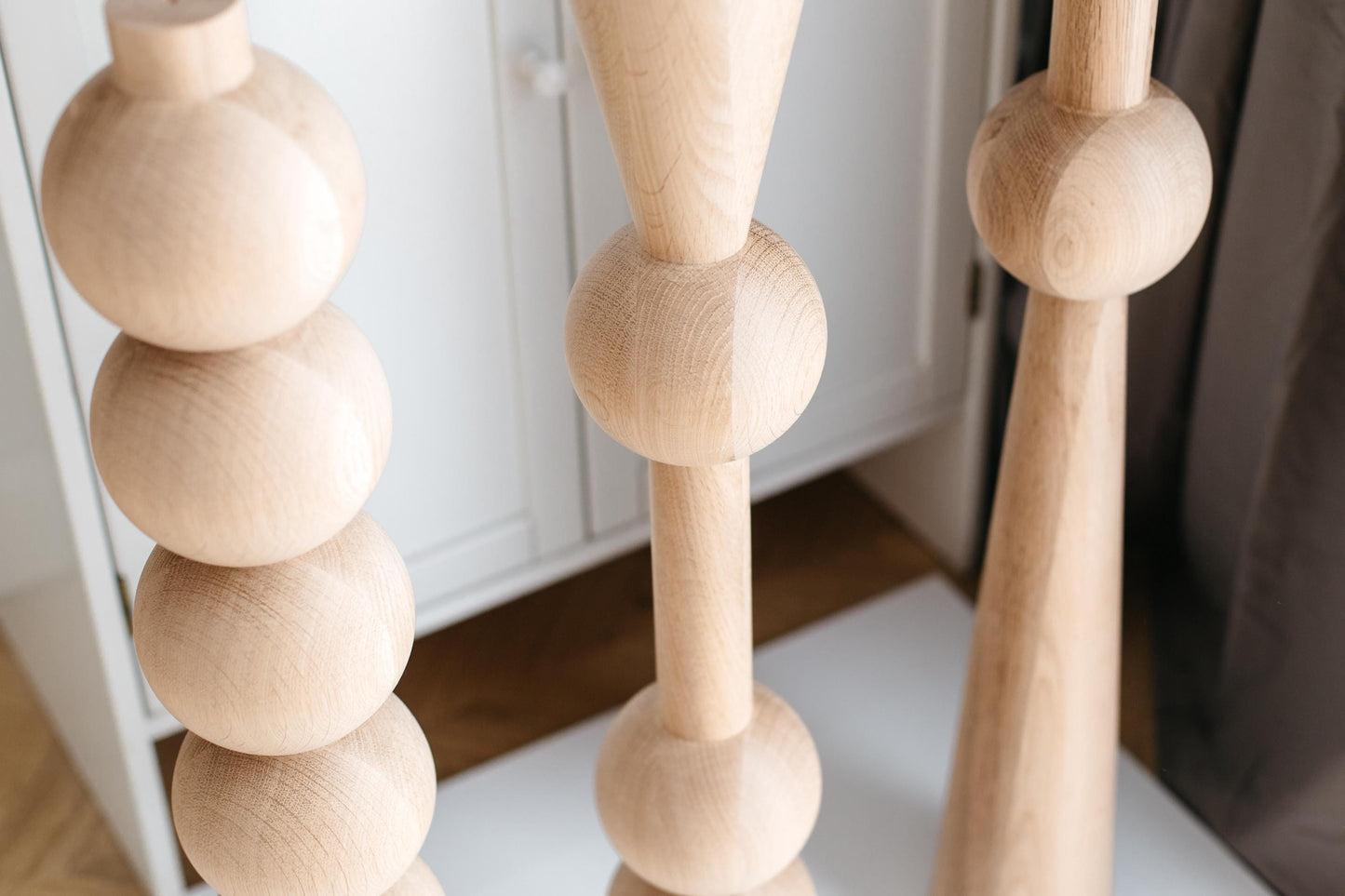 Wooden Furniture Leg with Sphere Detail – Lathe-Turned Table Support, H760 mm