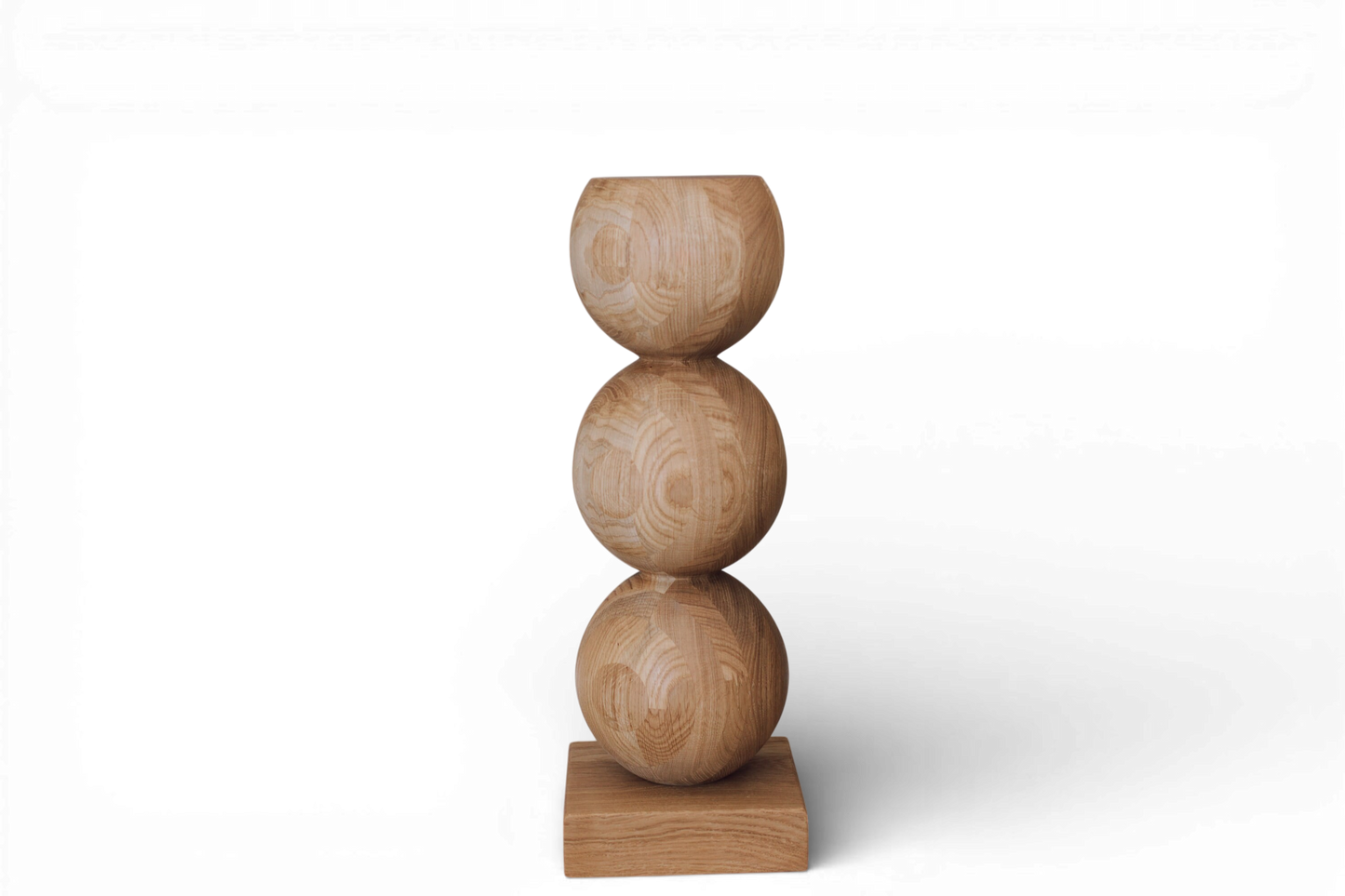 Eleganter Nachttisch aus Holz mit zentralem Kugelakzent – Handgefertigtes Design, H495 mm