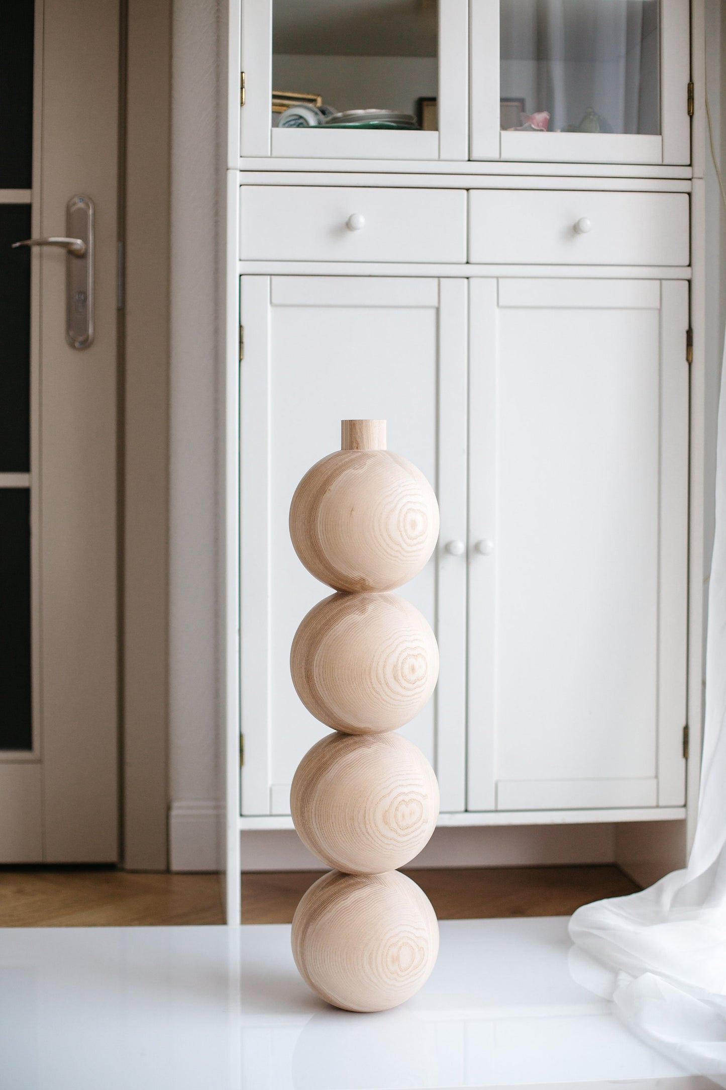 Wooden Furniture Leg with Four Sphere Details – Lathe-Turned Design, H670 mm