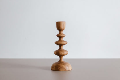 2 handgedrehte Holzkerzenständer für Tafelkerzen – Wellen-Design, Eiche