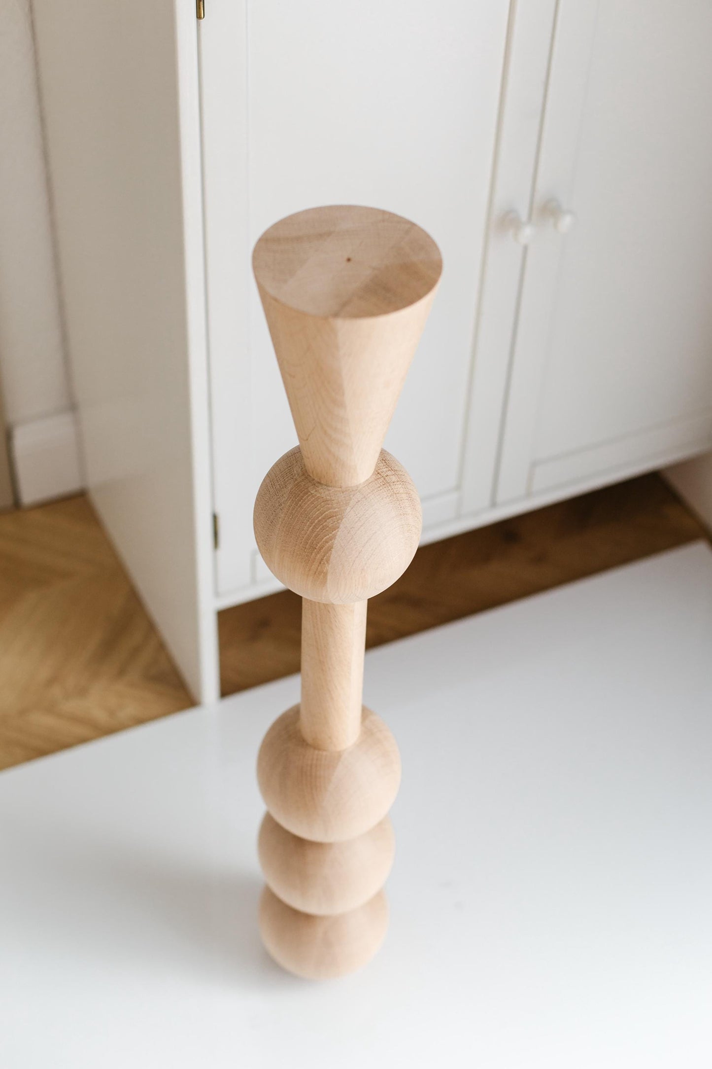 Wooden Furniture Leg with Four Sphere Details – Lathe-Turned Table Support, H760 mm