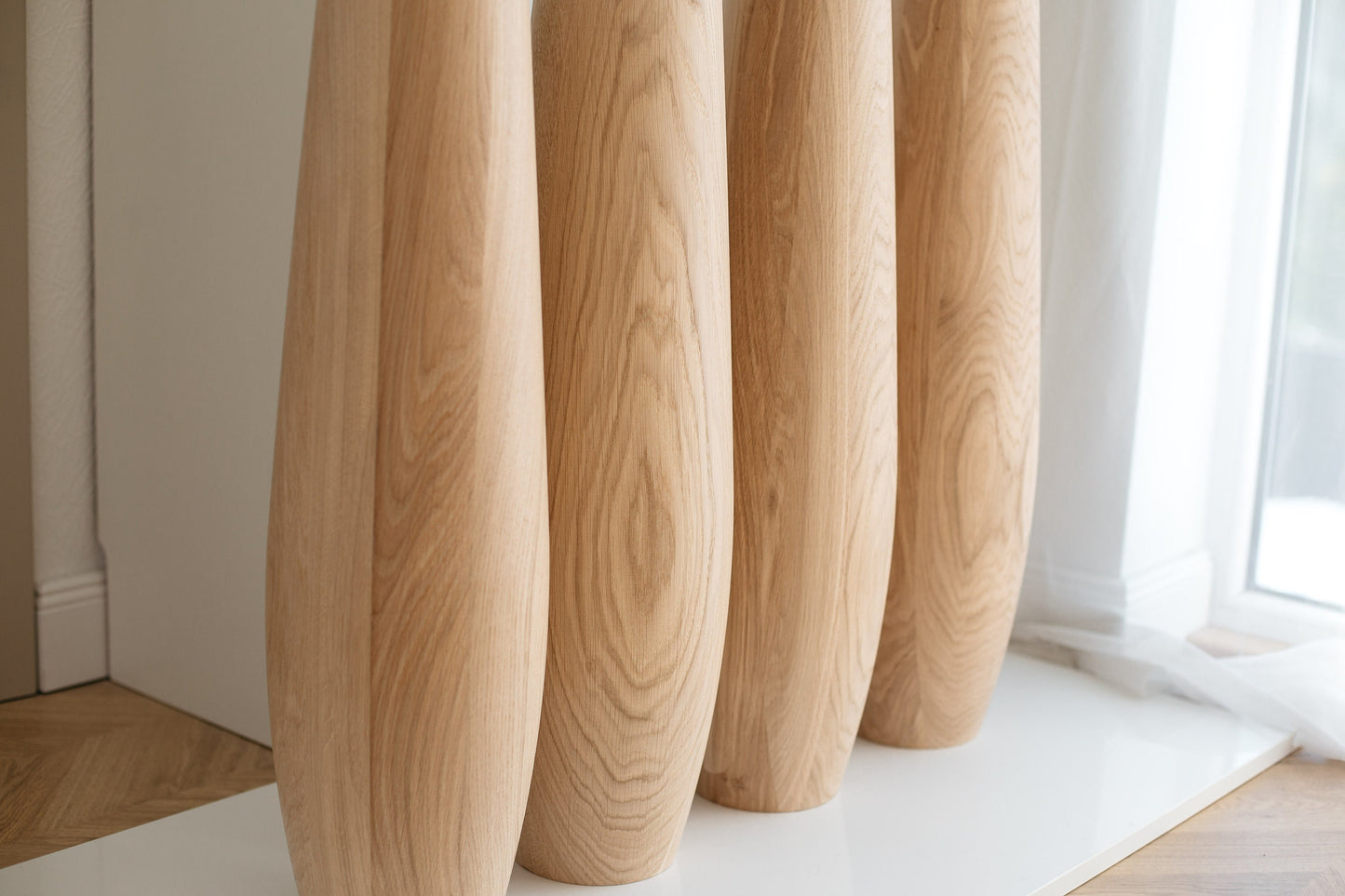 Ovaler Holz-Tischbein – gedrechseltes Möbelbein, H736 mm