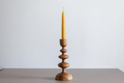 2 handgedrehte Holzkerzenständer für Tafelkerzen – Wellen-Design, Eiche