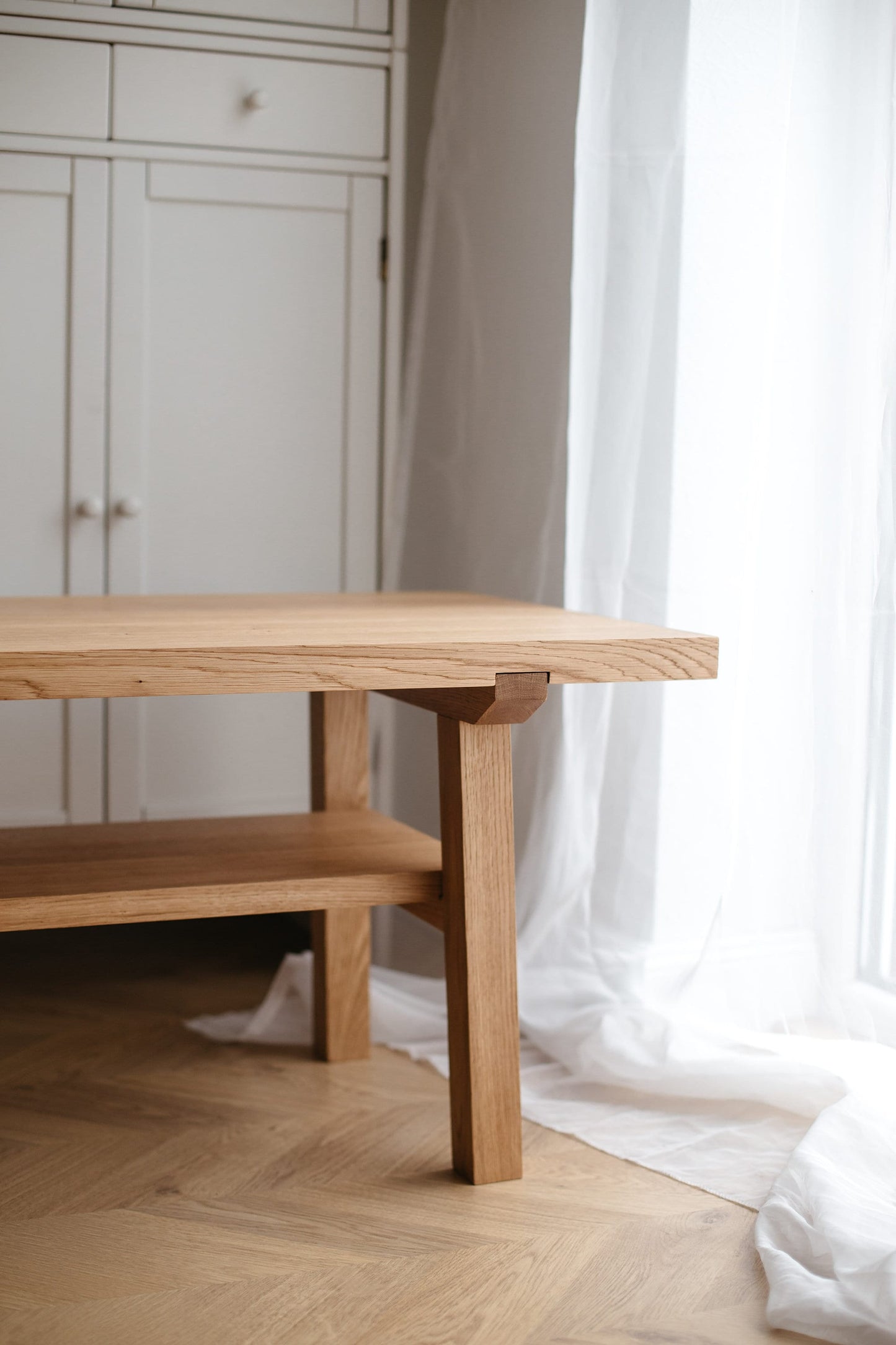 Couchtisch aus Holz im skandinavischen Stil – Handgefertigtes Design aus natürlicher Eiche