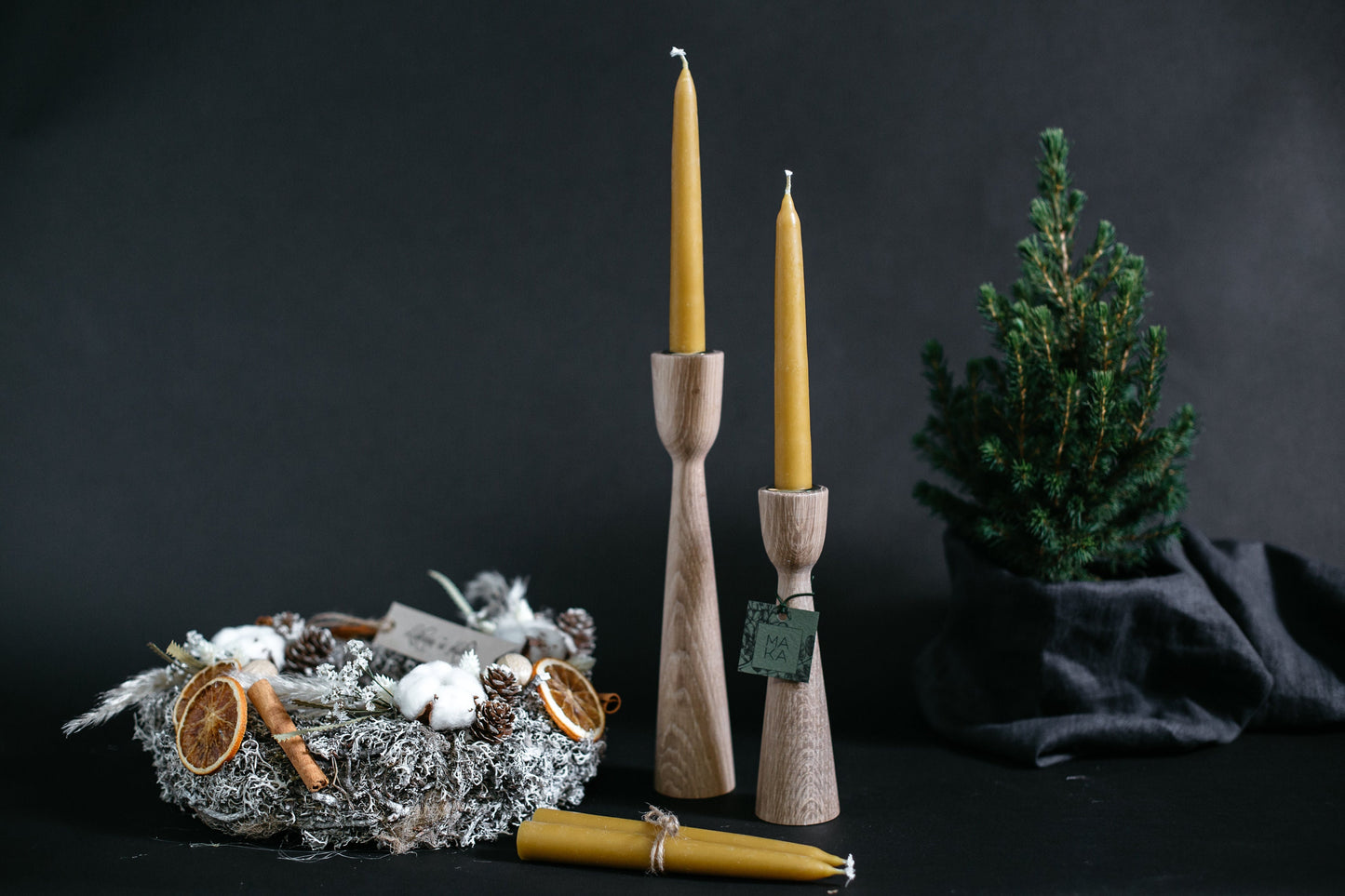 Set mit 2 handgedrechselten Kerzenständern aus Holz – Klassisches Eichendesign