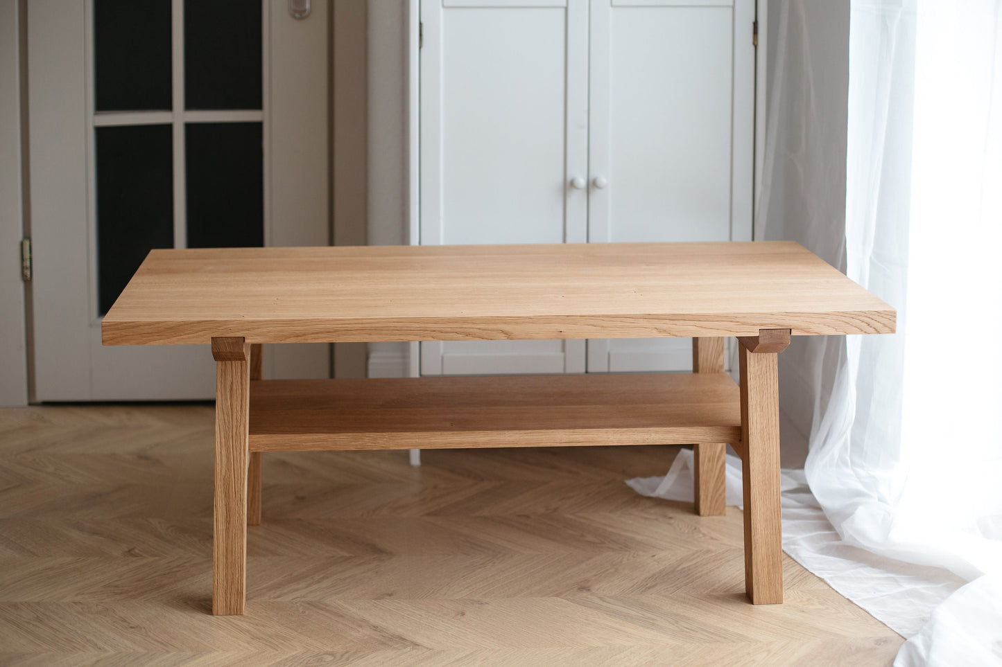 Couchtisch aus Holz im skandinavischen Stil – Handgefertigtes Design aus natürlicher Eiche