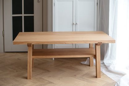 Couchtisch aus Holz im skandinavischen Stil – Handgefertigtes Design aus natürlicher Eiche