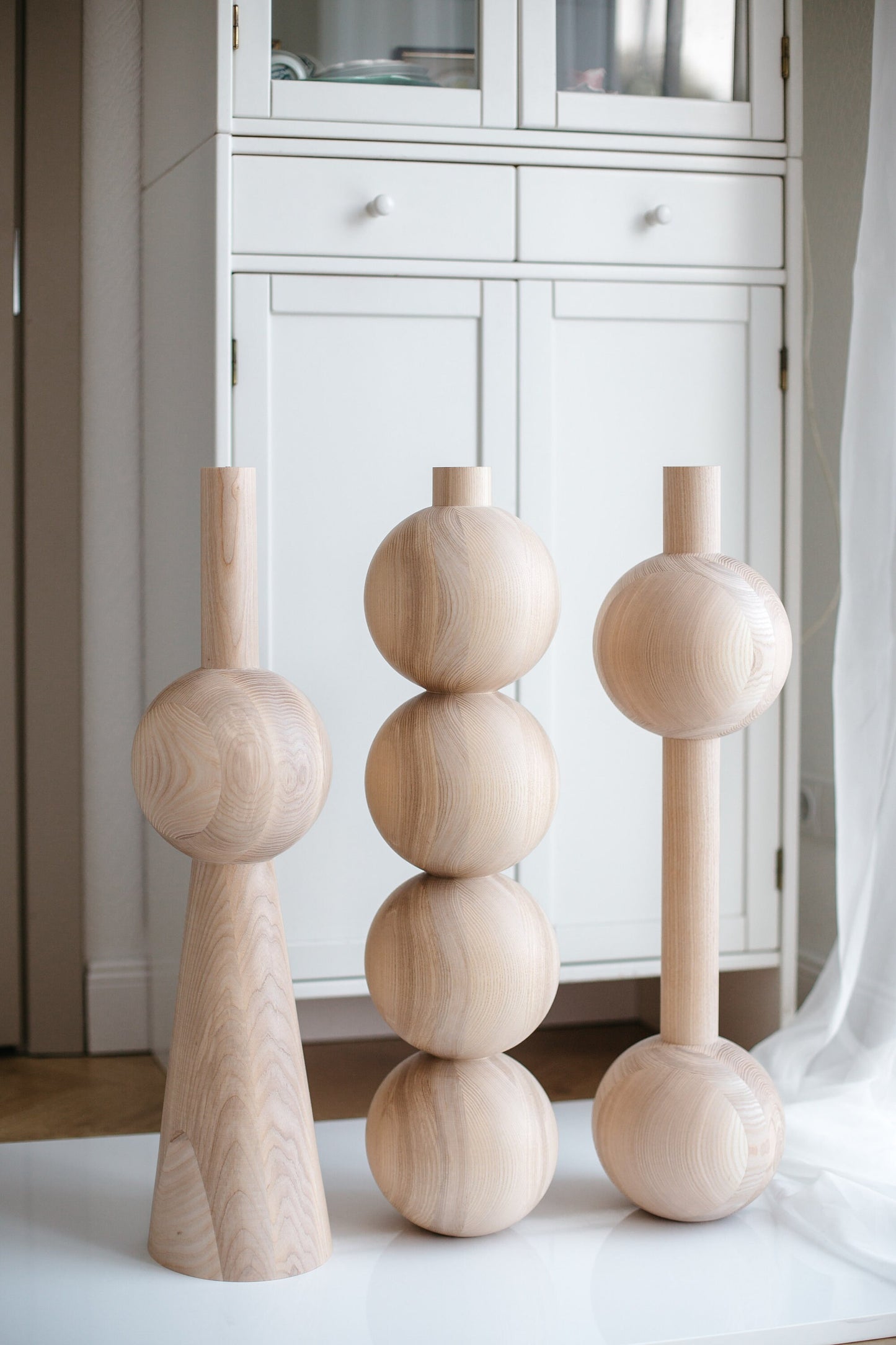 Wooden Furniture Leg with Double Sphere Detail – Lathe-Turned Design, H670 mm