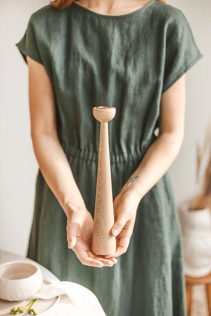 2er Set lange handgedrechselte Kerzenständer aus Holz – elegantes Eichen-Design