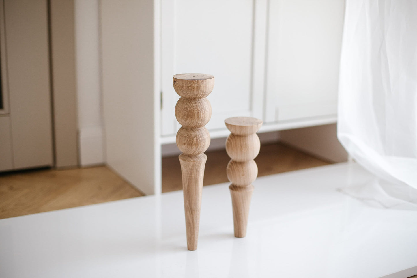 Konische Holzmöbelfüße mit Doppelkugel-Detail – gedrechseltes Design, H250 mm