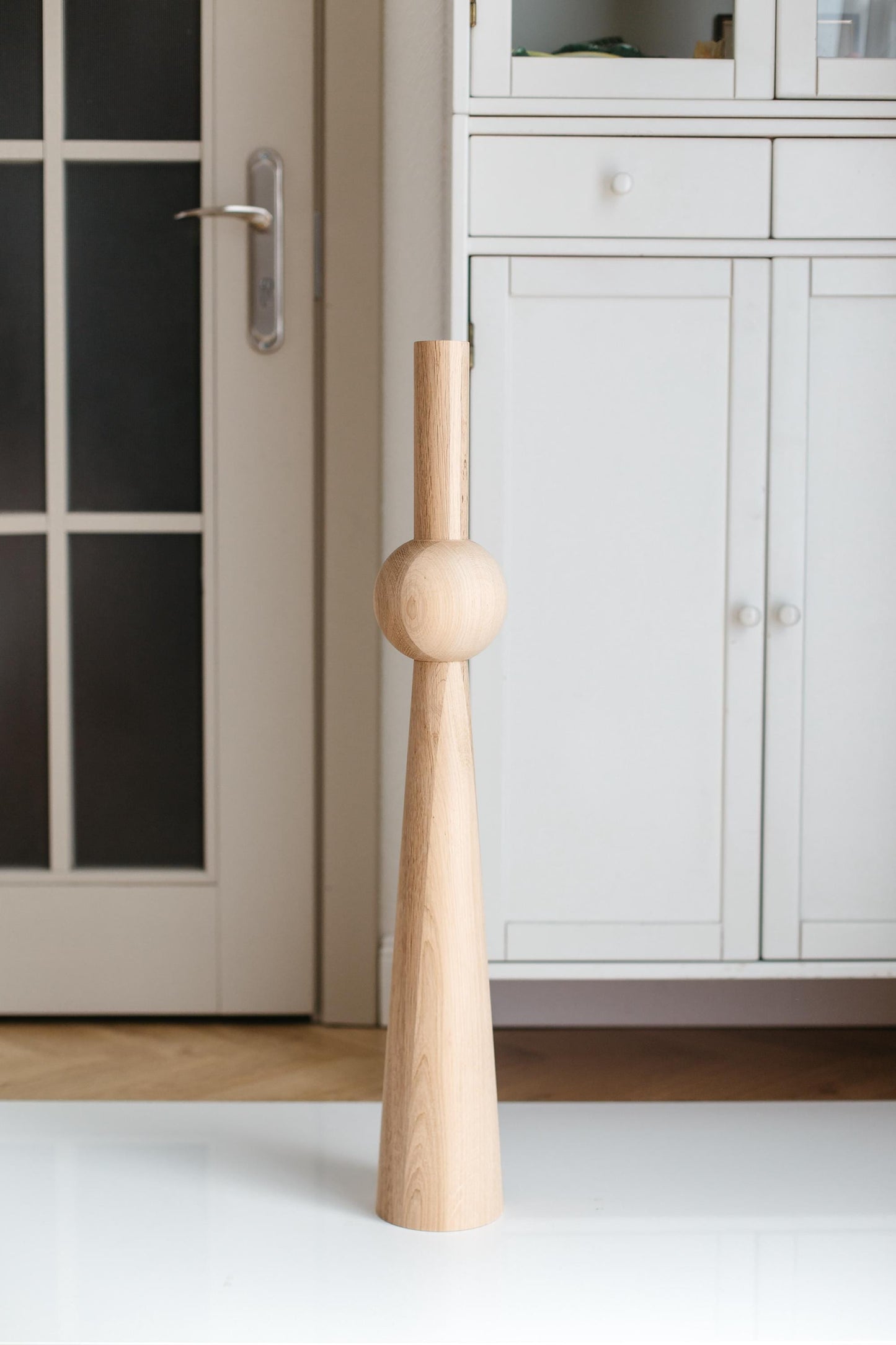 Wooden Furniture Leg with Sphere Detail – Lathe-Turned Table Support, H760 mm