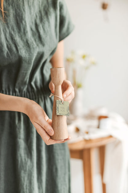 Set mit 2 handgedrechselten Kerzenständern aus Holz – Klassisches Eichendesign