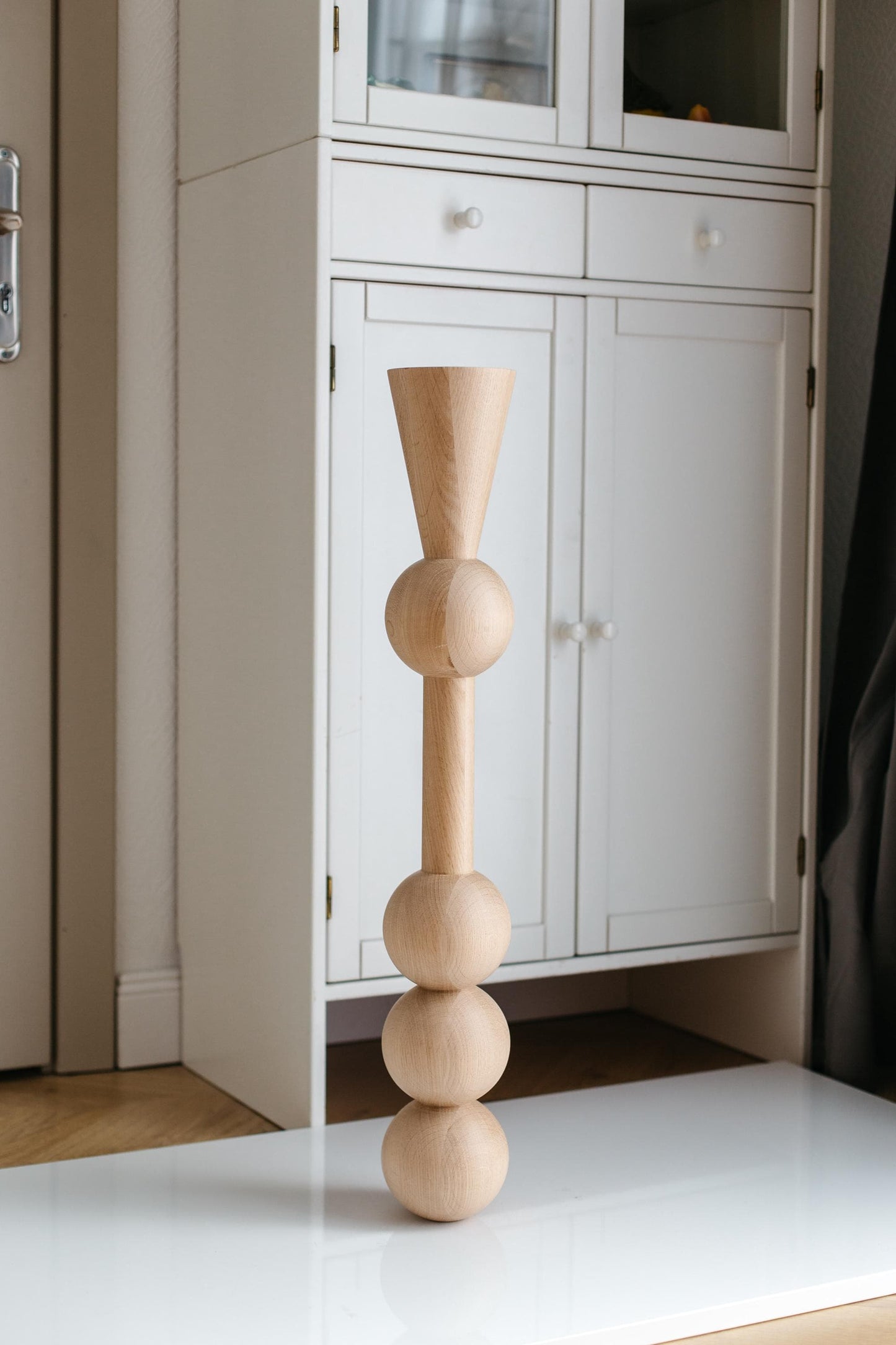 Wooden Furniture Leg with Four Sphere Details – Lathe-Turned Table Support, H760 mm