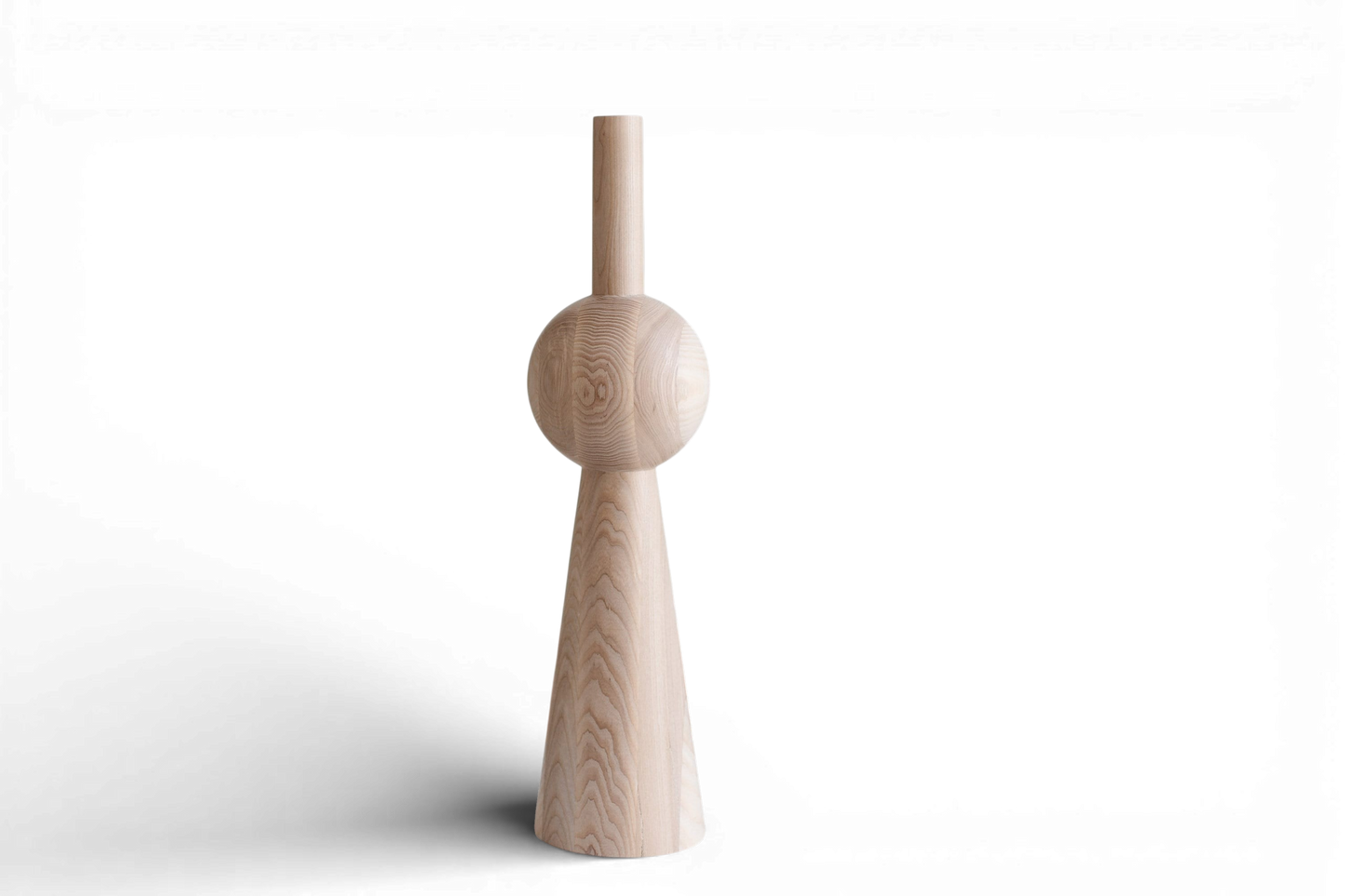 Konisches Holzmöbelfußteil mit Kugeldetail – Drechseldesign, H670 mm