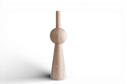 Konisches Holzmöbelfußteil mit Kugeldetail – Drechseldesign, H670 mm