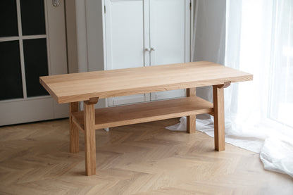 Couchtisch aus Holz im skandinavischen Stil – Handgefertigtes Design aus natürlicher Eiche
