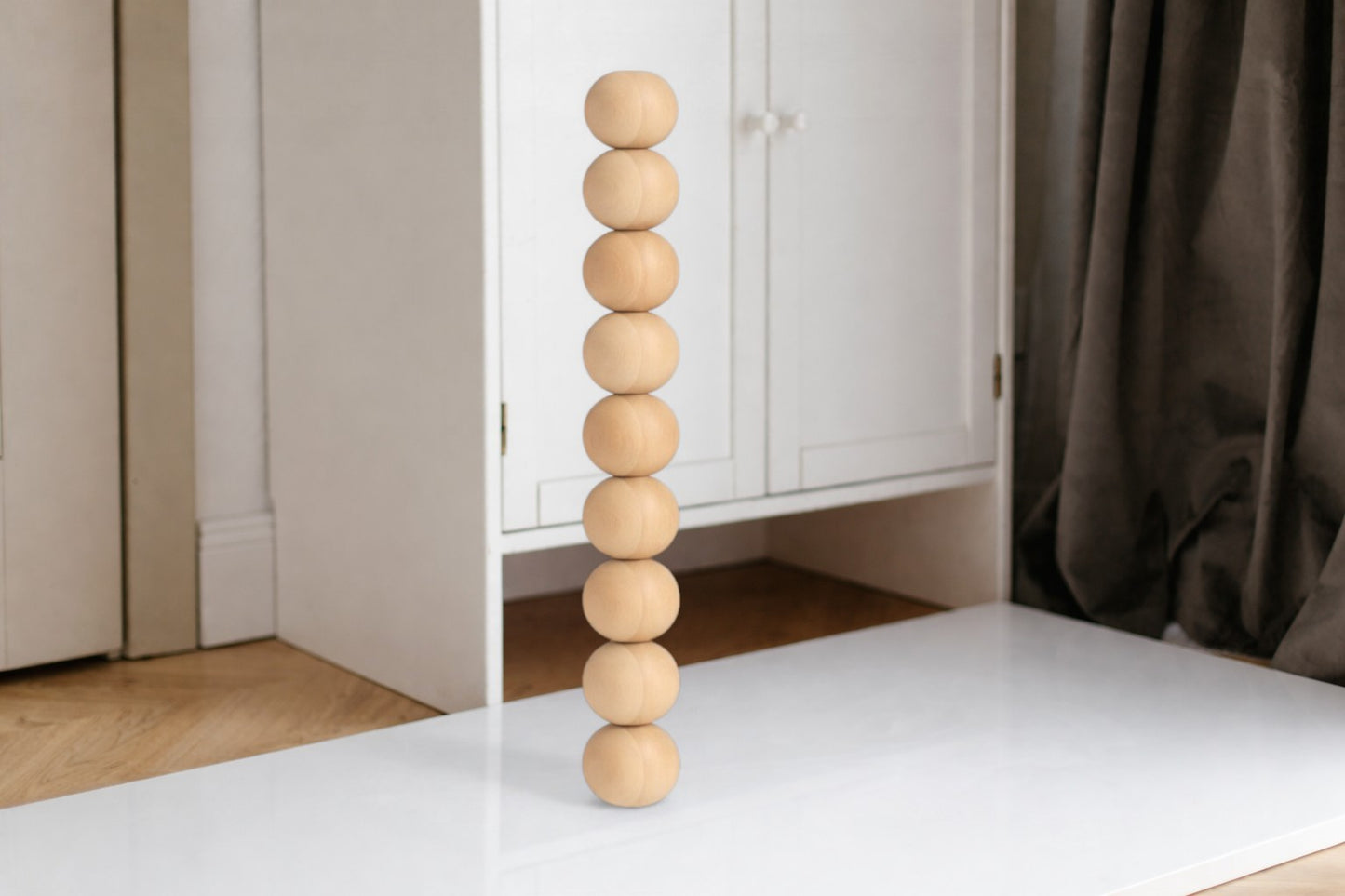 Gedrechseltes Tischbein aus Holz – Neun-Kugel-Design, 739 mm