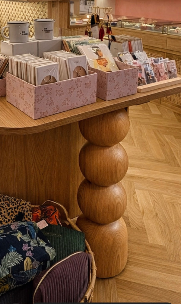Möbelbein aus Holz mit fünf Kugeldetails – Drechseldesign, H730 mm