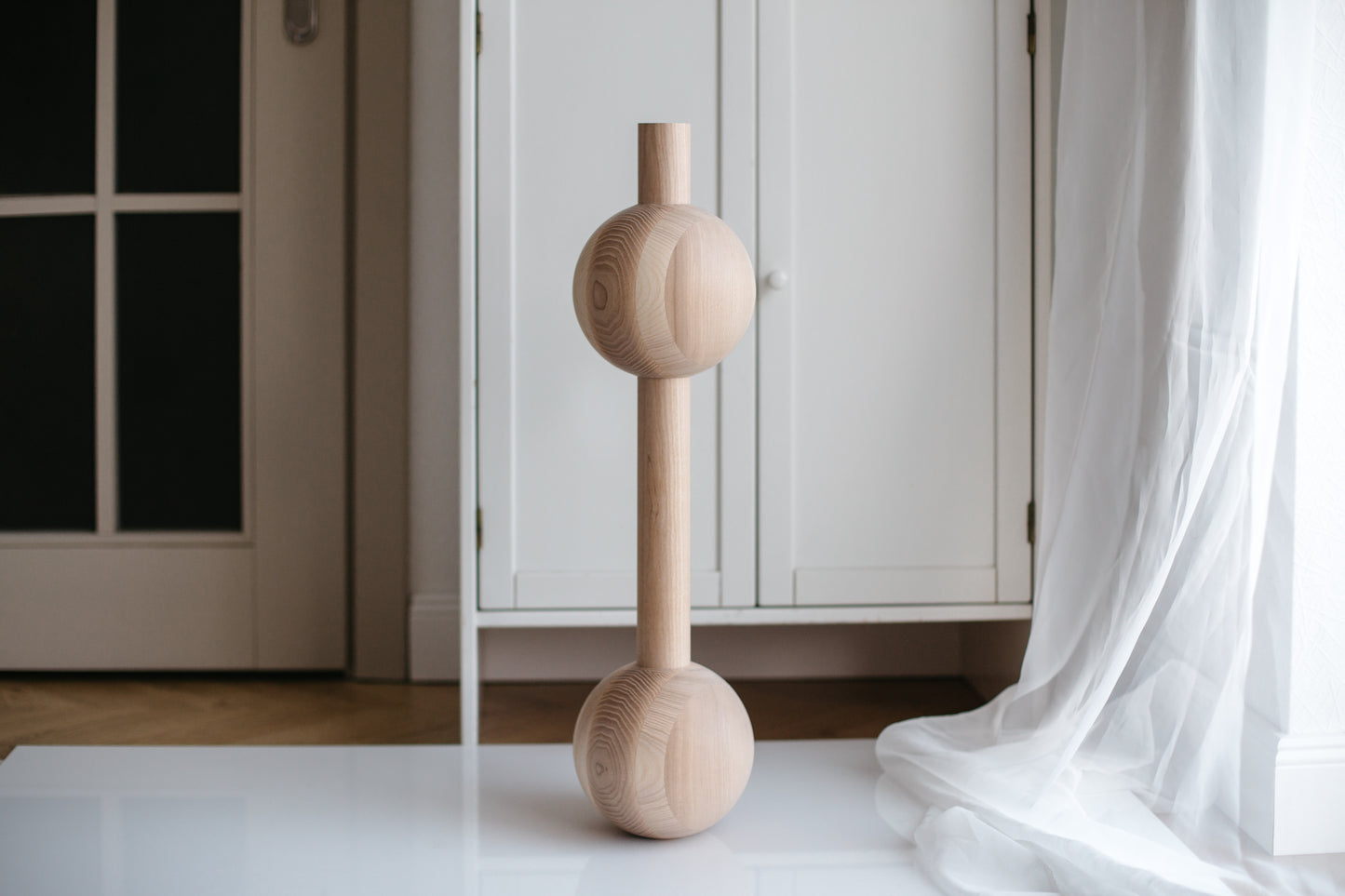 Hölzernes Möbelbein mit vier Kugelsegmenten – Handgefertigtes Design, 3er-Set, H670 mm