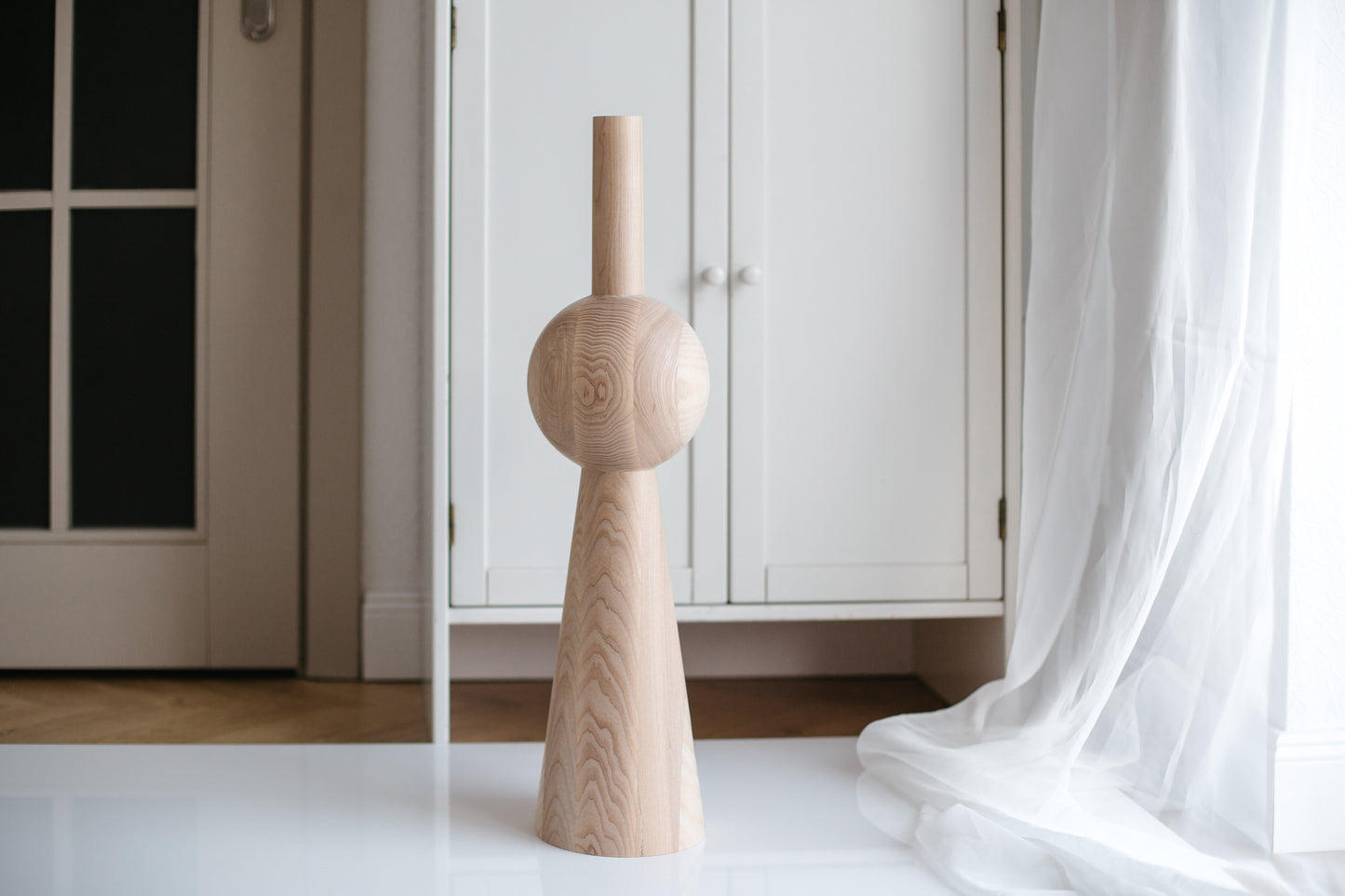 Hölzernes Möbelbein mit vier Kugelsegmenten – Handgefertigtes Design, 3er-Set, H670 mm