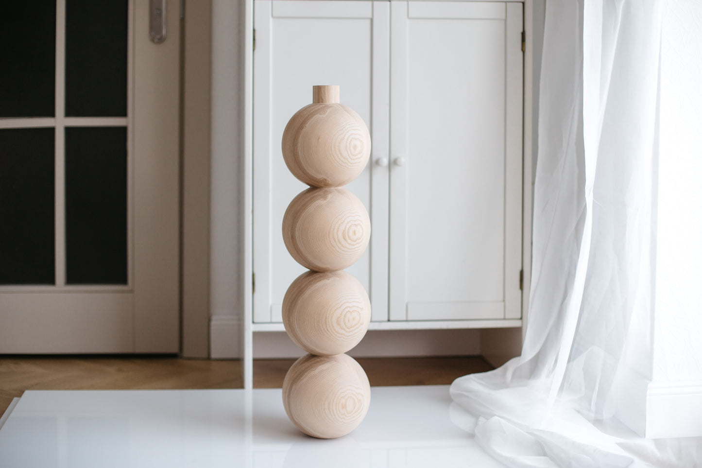 Hölzernes Möbelbein mit vier Kugelsegmenten – Handgefertigtes Design, 3er-Set, H670 mm