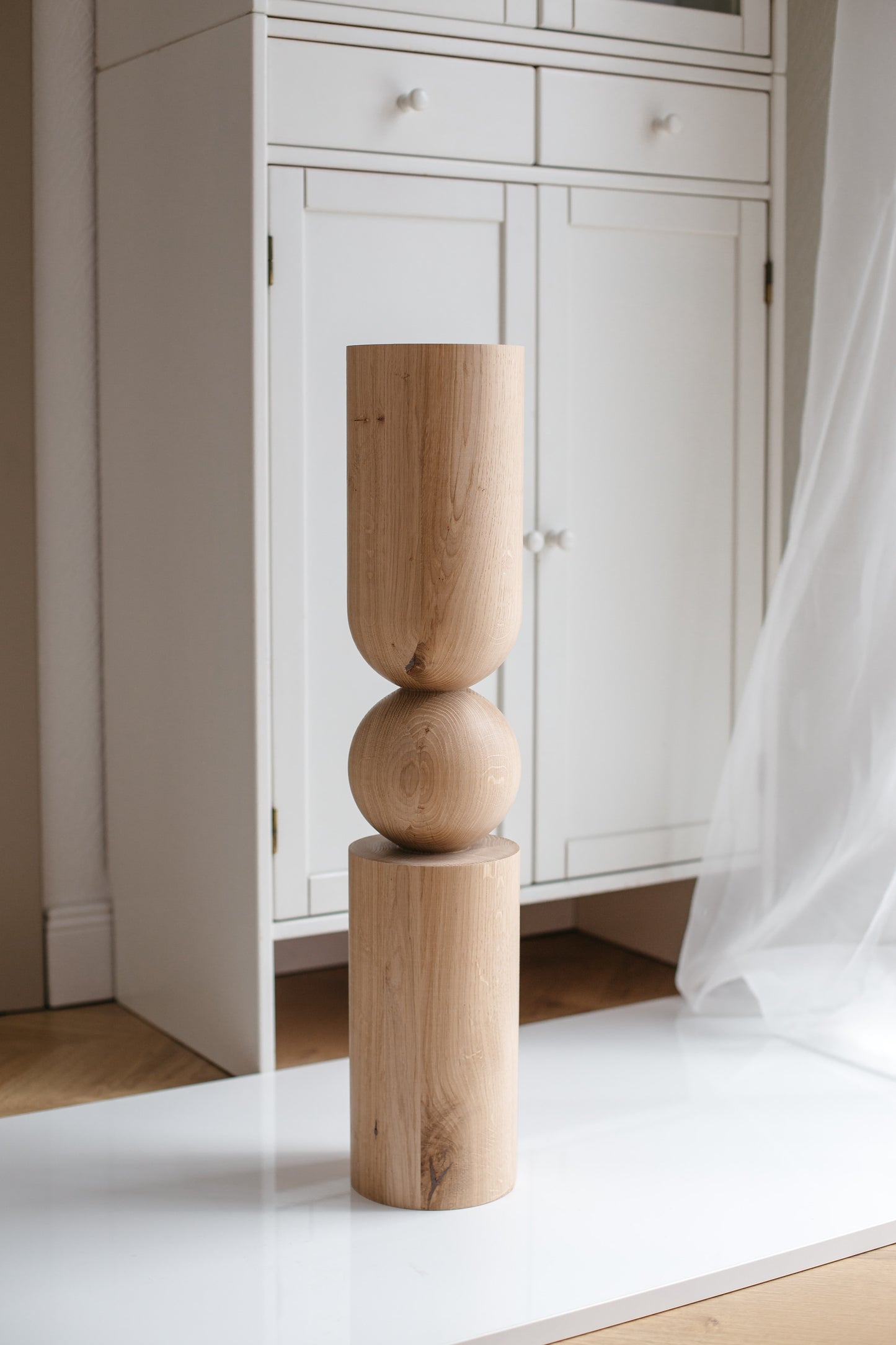 Holztisch- & Bartischbein mit Kugelfuß – Handgefertigtes Design, H690 mm