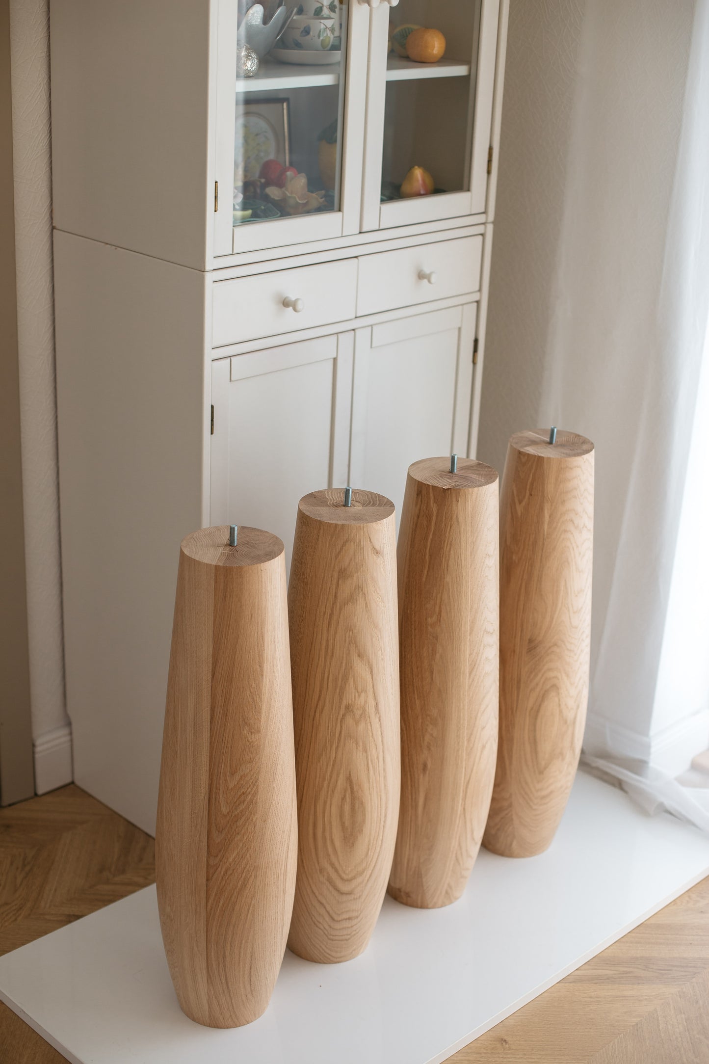 Tischbeine aus massiver Eiche 4er Set – Ovale hölzerne Esstischbeine 736 mm