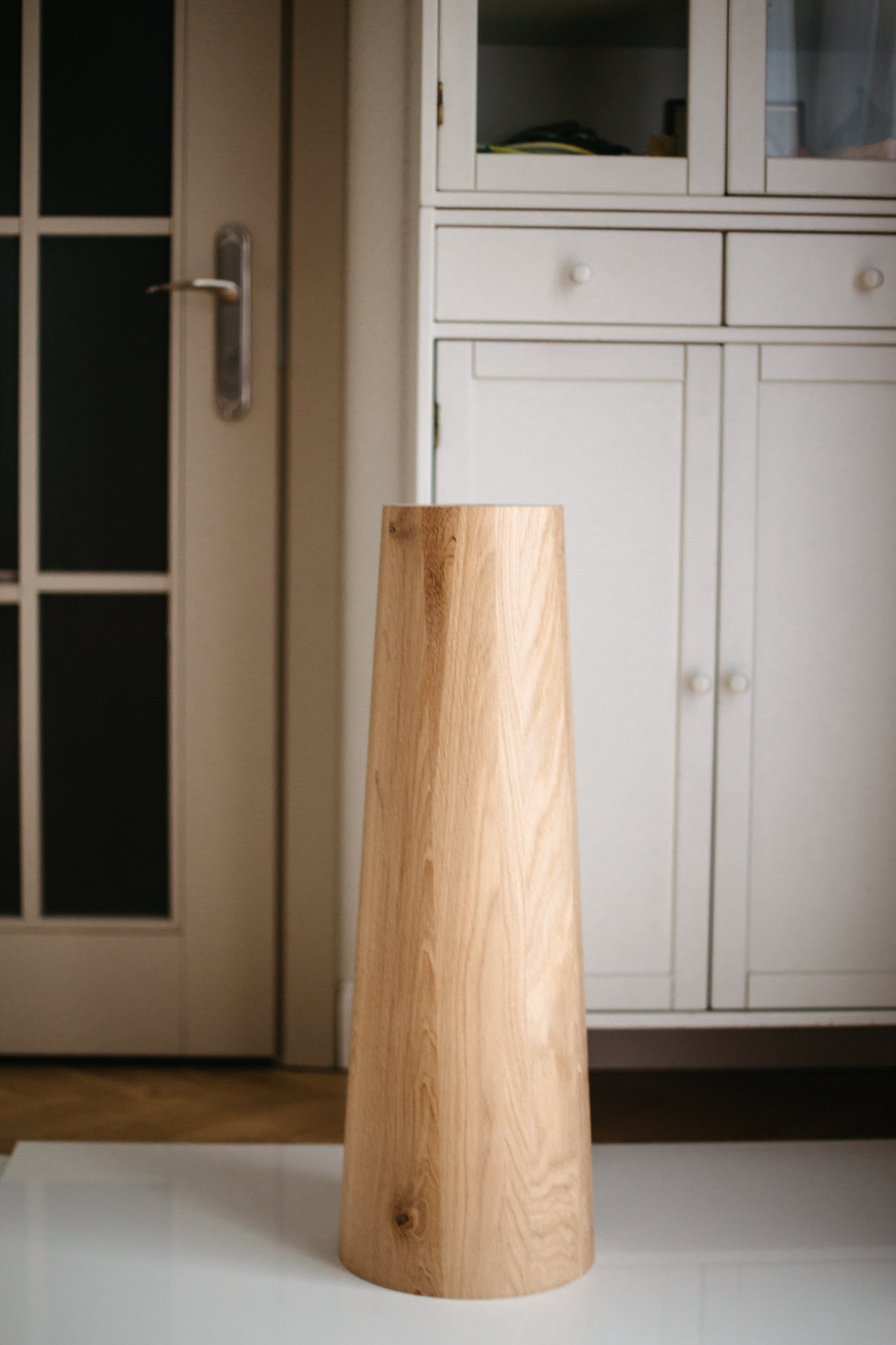 Konisches Esstischbein aus Holz – Drechselgestell, H700 mm