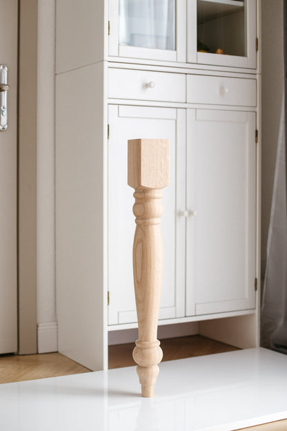 Klassisches Holzmöbelfuß – Gedrechselter Tischbein, H740 mm