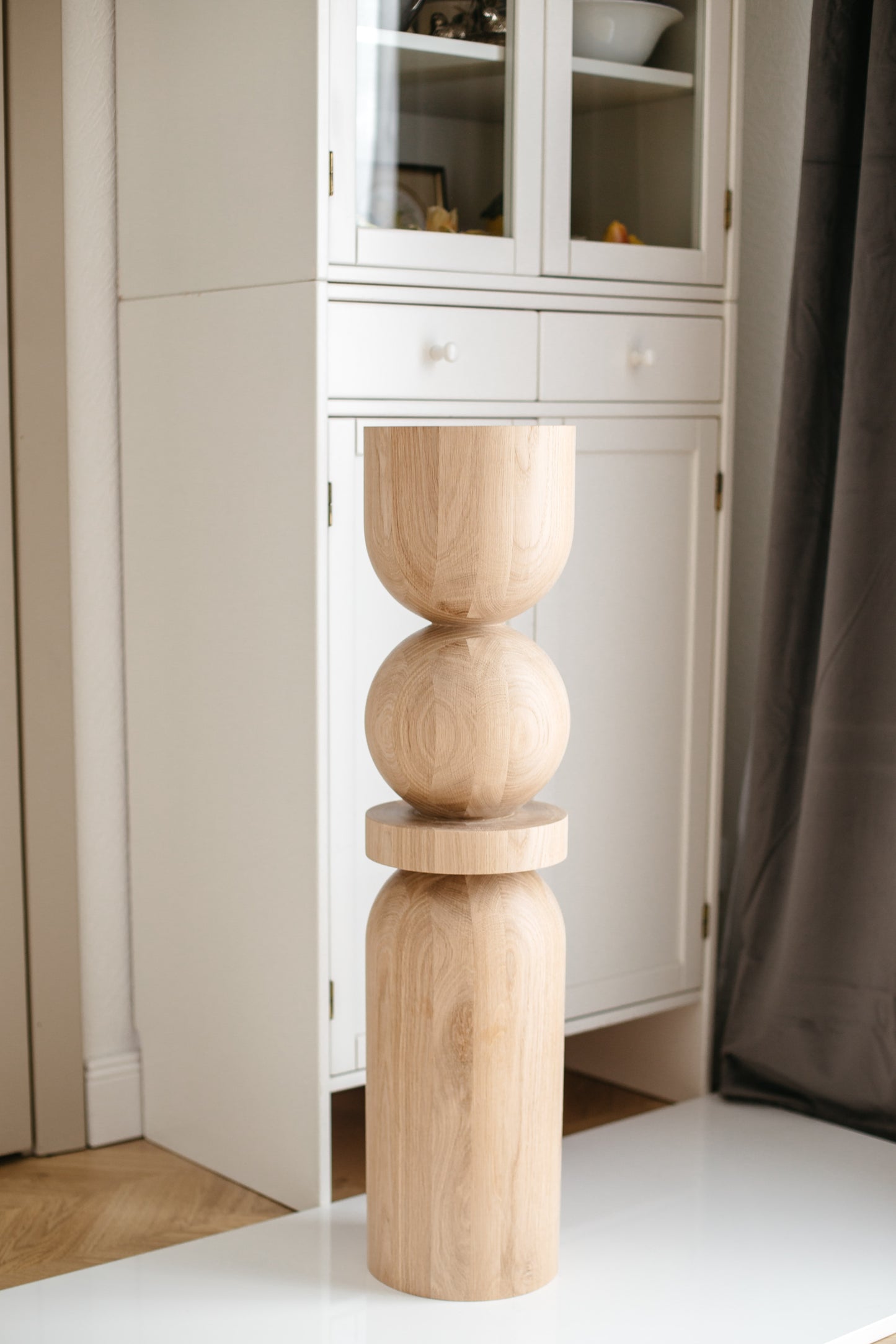 Holztisch- & Bartischbein mit zentraler Kugelverzierung – gedrechseltes Design, H860 mm