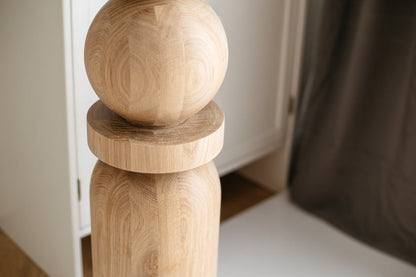Holzsockel – Beistelltisch oder Pflanzenständer, gedrechseltes Design, H900 mm