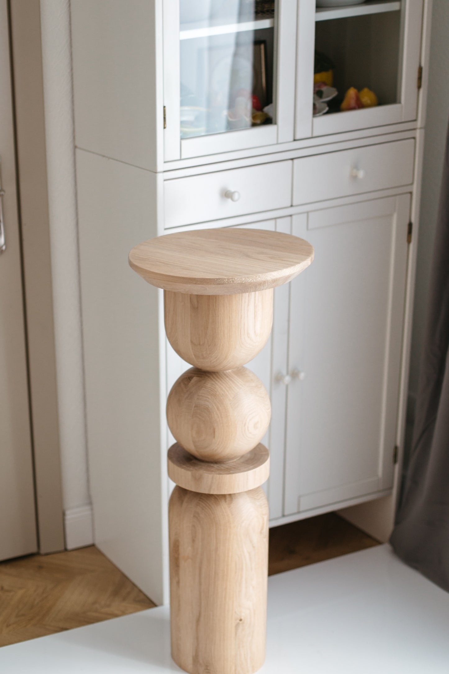 Holzsockel – Beistelltisch oder Pflanzenständer, gedrechseltes Design, H900 mm
