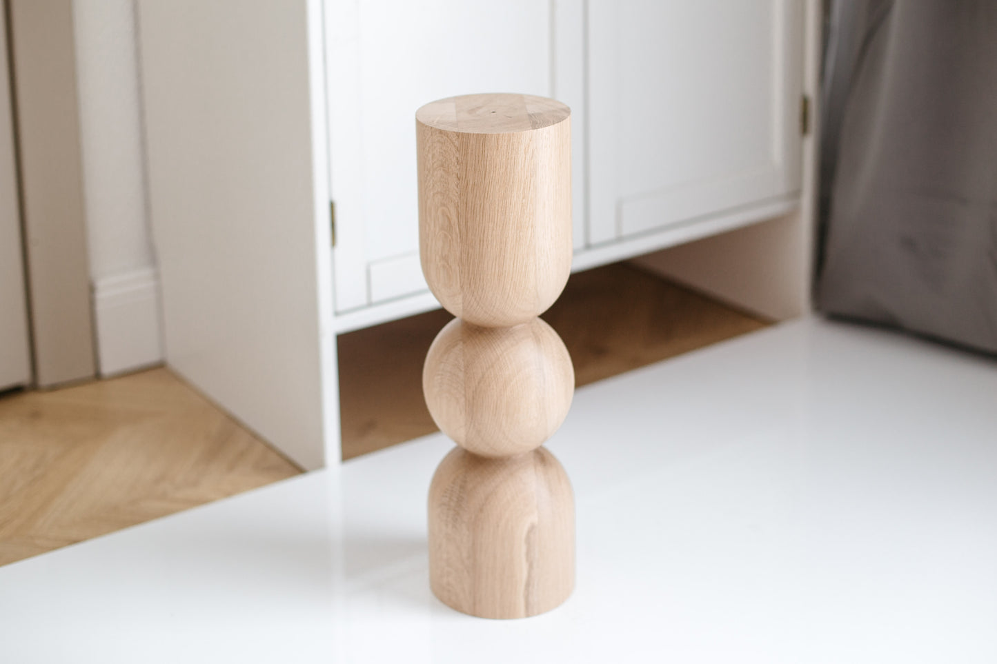 Kaffeetischbein aus Naturholz mit Kugeldetail – gedrechseltes Design, H400 mm
