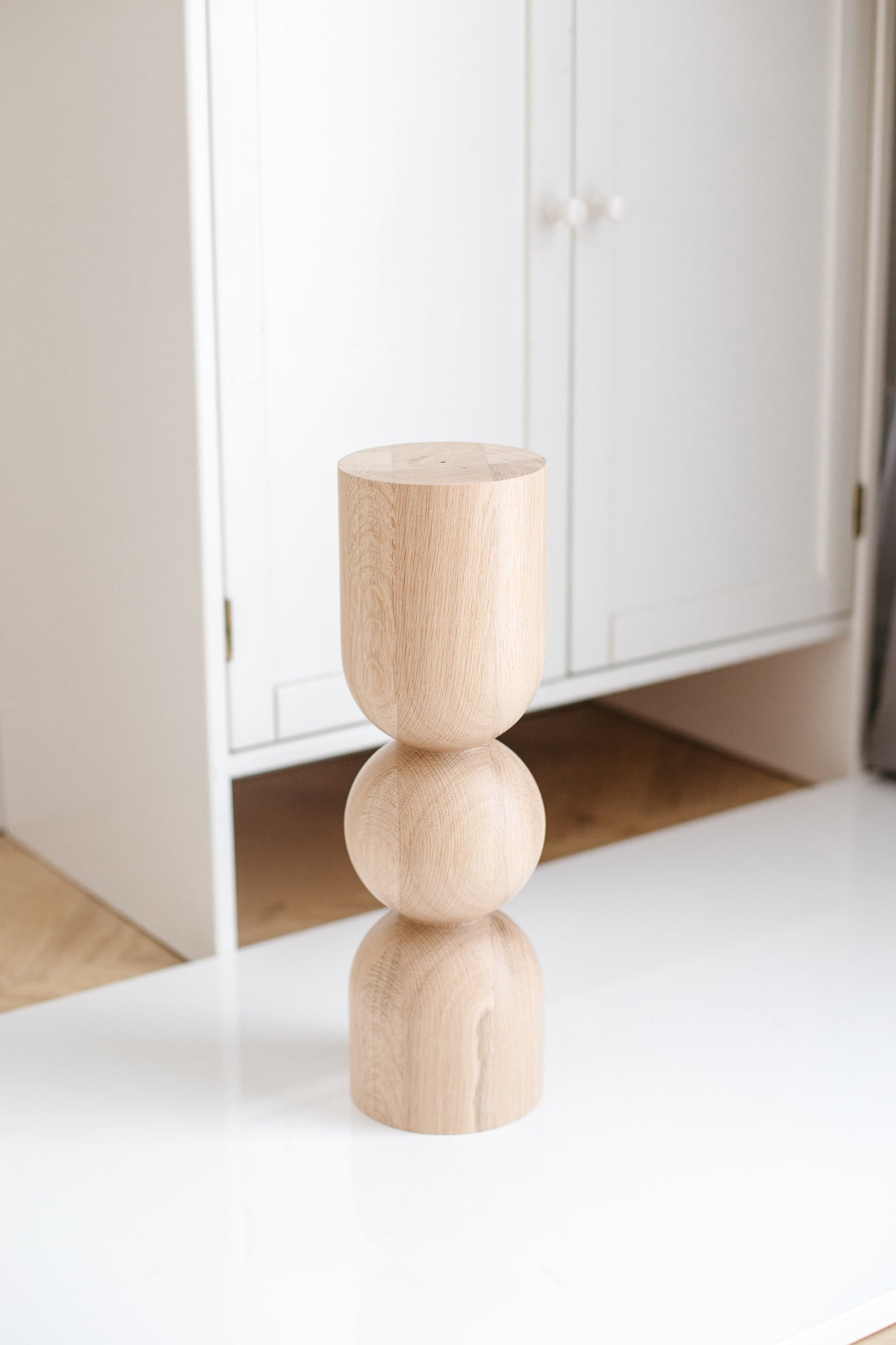 Kaffeetischbein aus Naturholz mit Kugeldetail – gedrechseltes Design, H400 mm
