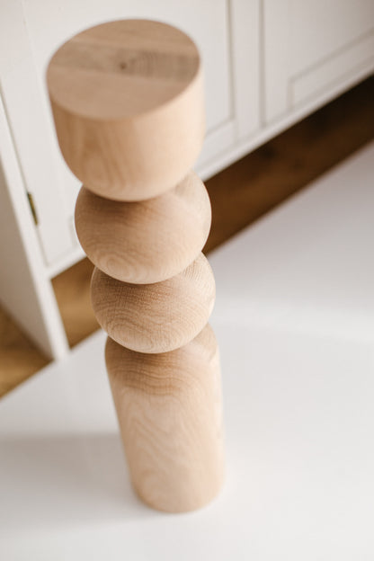 Kaffeetischbein aus Naturholz mit doppelkugeligem Detail – handgefertigtes Design, H540 mm
