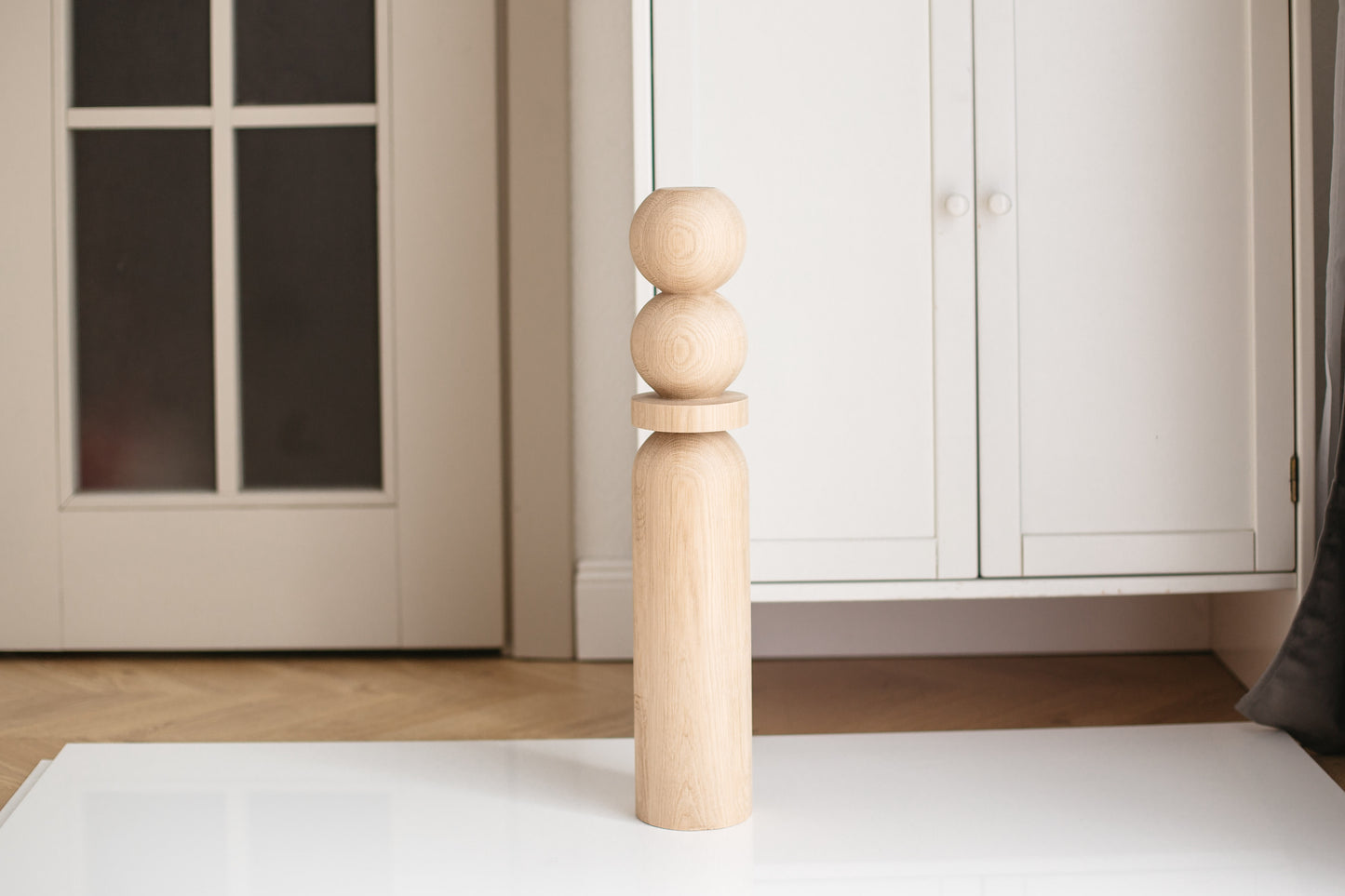 Kaffeetischbein aus Naturholz mit zwei oberen Kugeln – Handgefertigtes Design, H540 mm