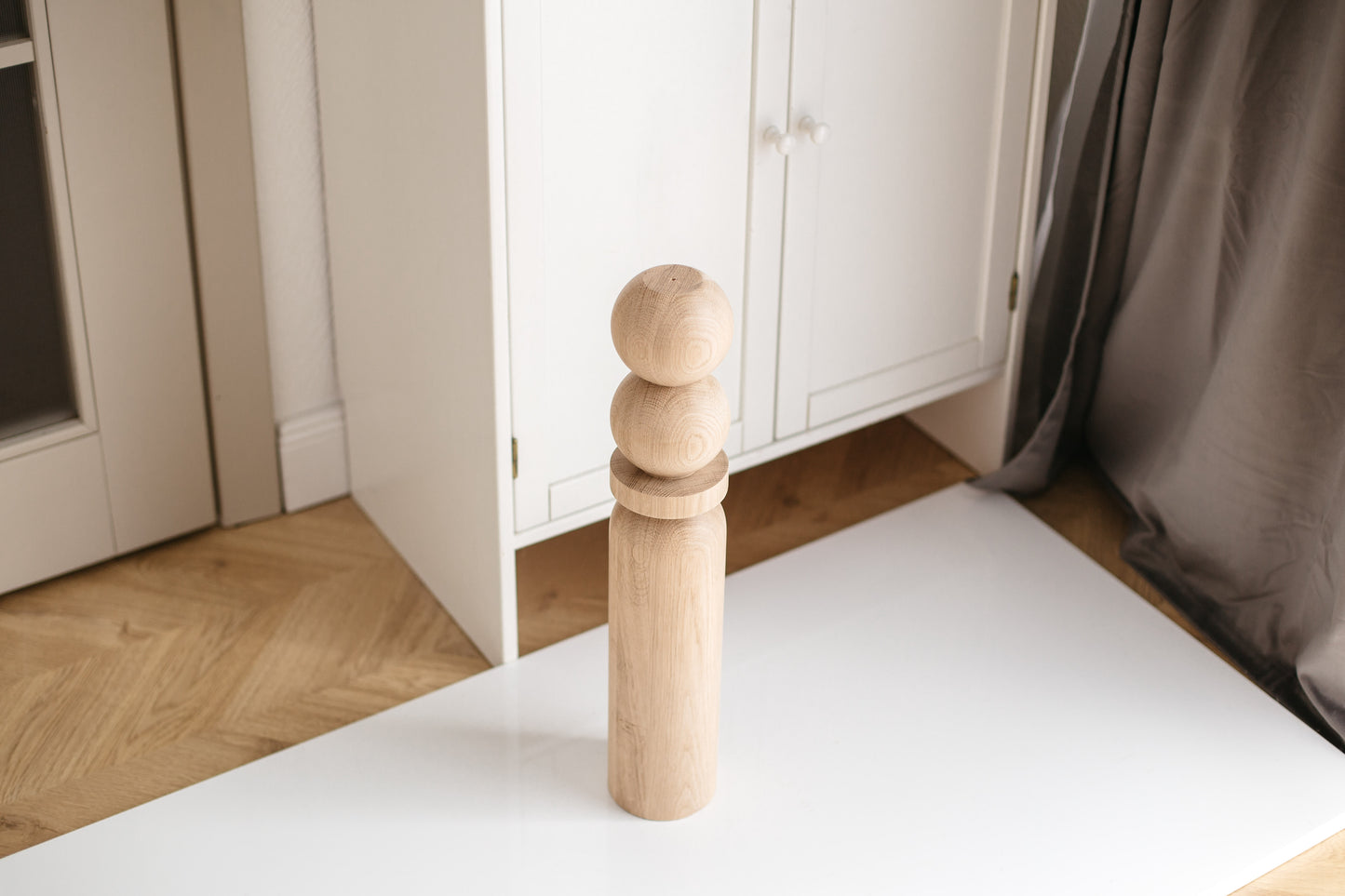 Kaffeetischbein aus Naturholz mit zwei oberen Kugeln – Handgefertigtes Design, H540 mm