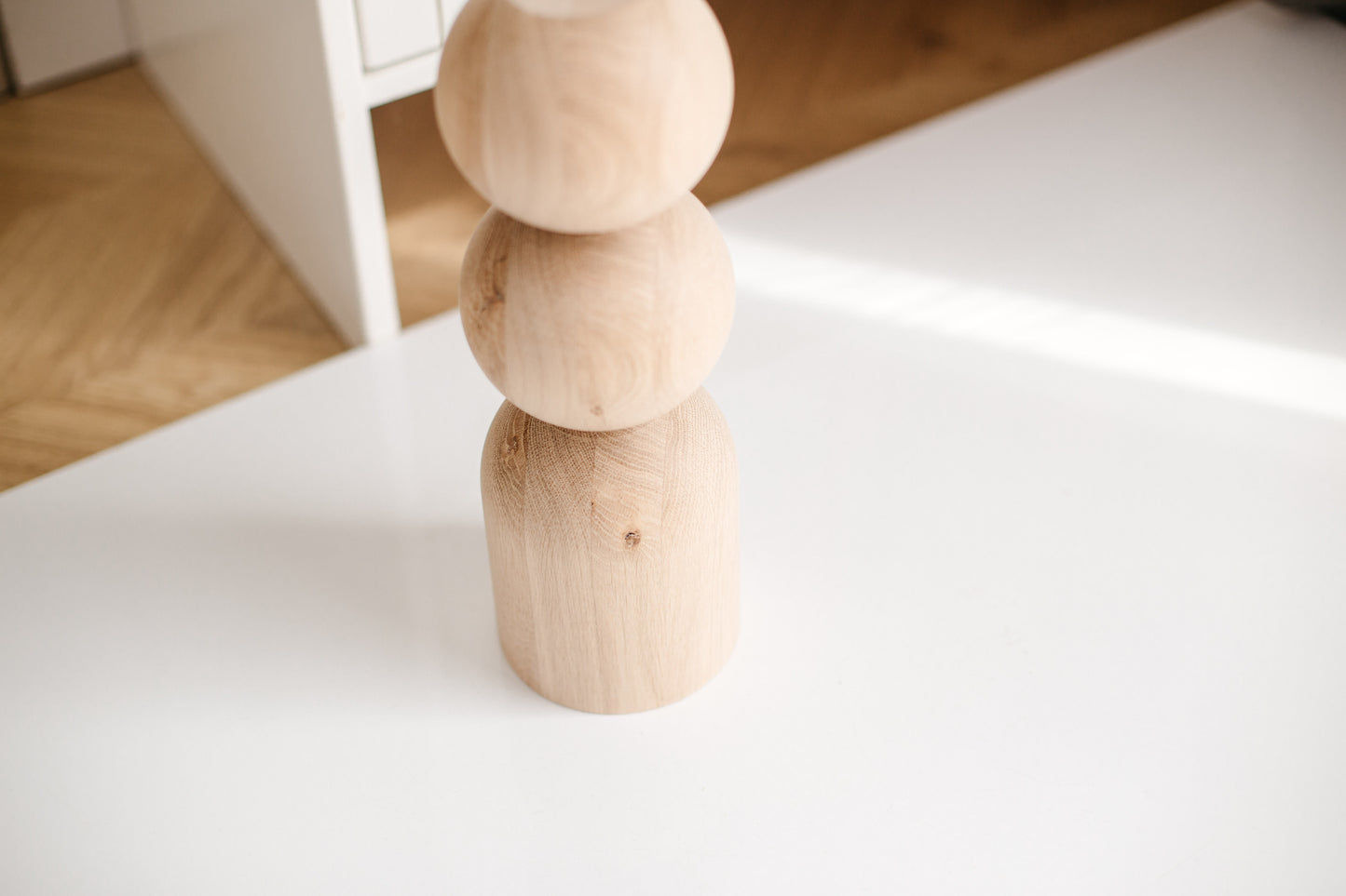 Möbelbeine aus Holz mit doppelten Kugeldetails – Handgefertigtes Design, H305 mm