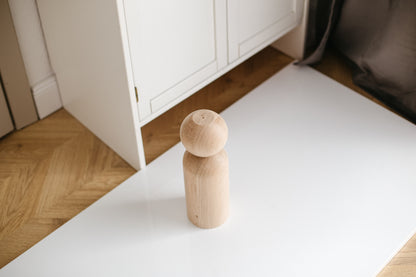 Möbelfüße aus Holz mit Kugelschmuck – Handgefertigtes Design, H305 mm