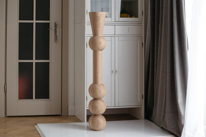 Hoher Holztisch & Barbein – Handgemachte Möbelstütze, H1100 mm