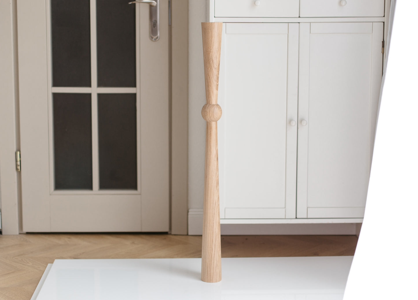 Holztisch- & Bartischbein mit Mittelkugel – Massive Eiche, handgefertigt, 2er-Set, H870 mm