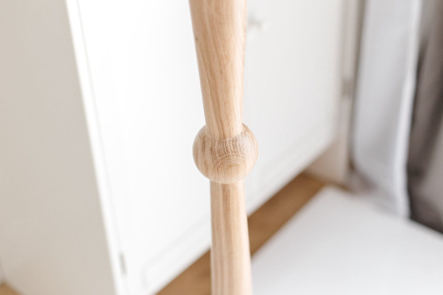 Holztisch- & Bartischbein mit Mittelkugel – Massive Eiche, handgefertigt, 2er-Set, H870 mm