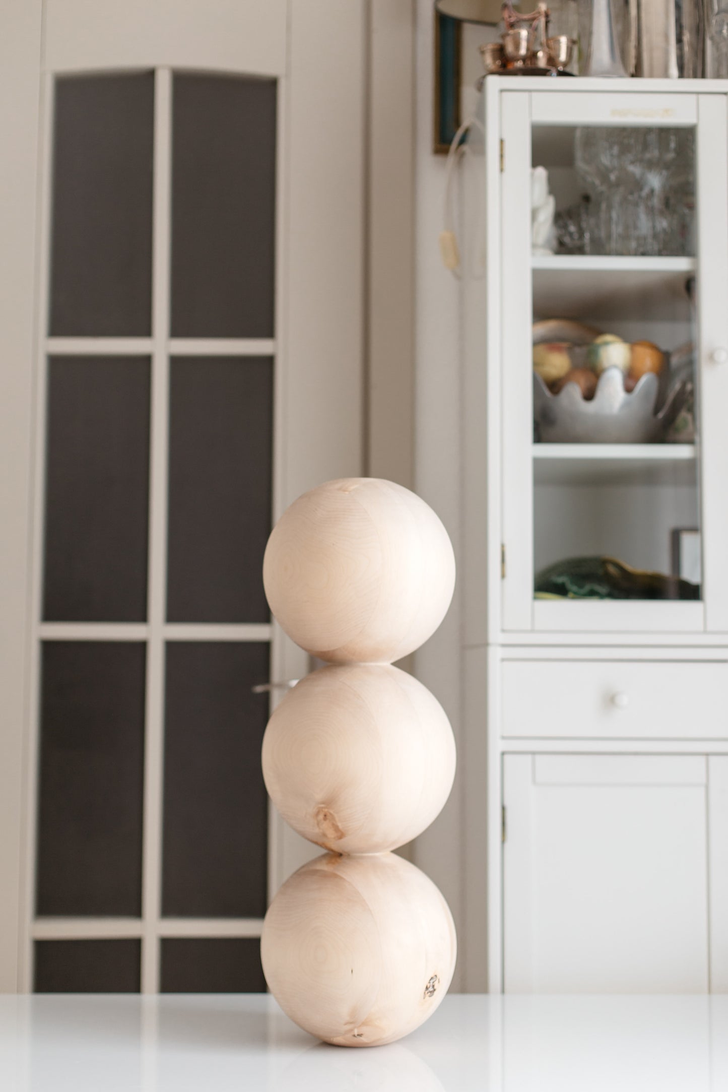 Holztisch- & Couchtischbein mit Dreikugel-Detail – Handgefertigtes Design, H612 mm