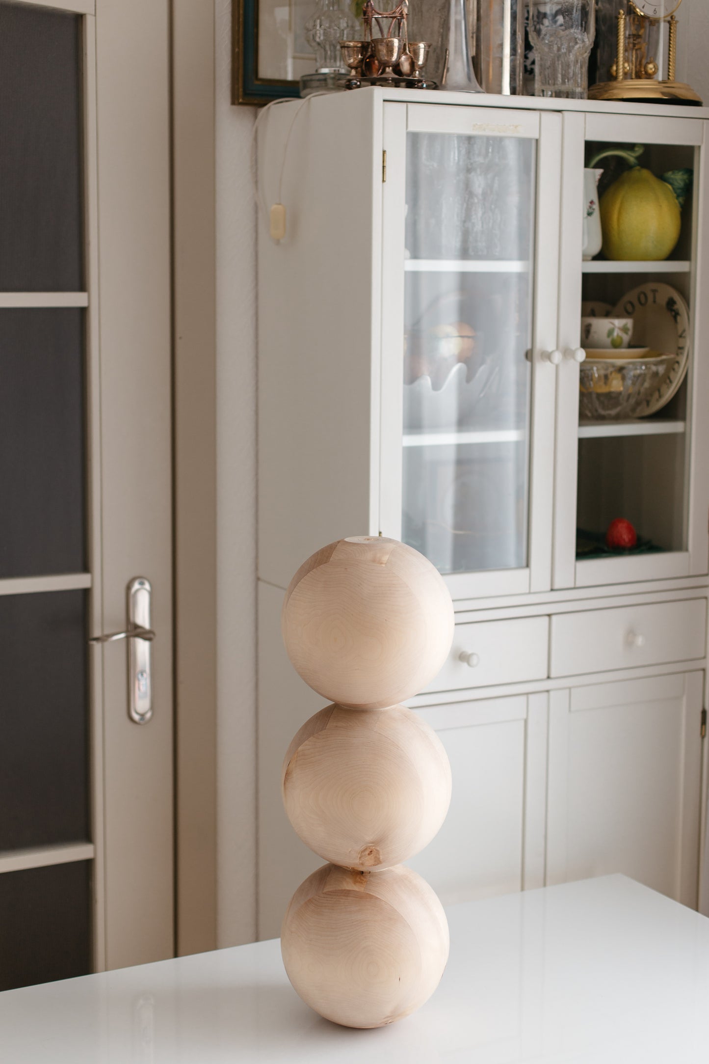Holztisch- & Couchtischbein mit Dreikugel-Detail – Handgefertigtes Design, H612 mm