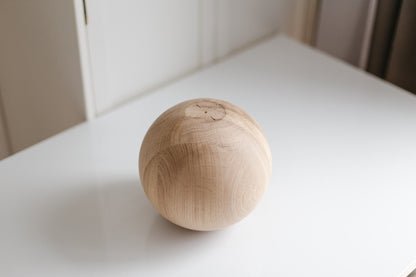 Gedrechselter Holzmöbelfuß mit Kugeldetail – Handgefertigt, H200 mm